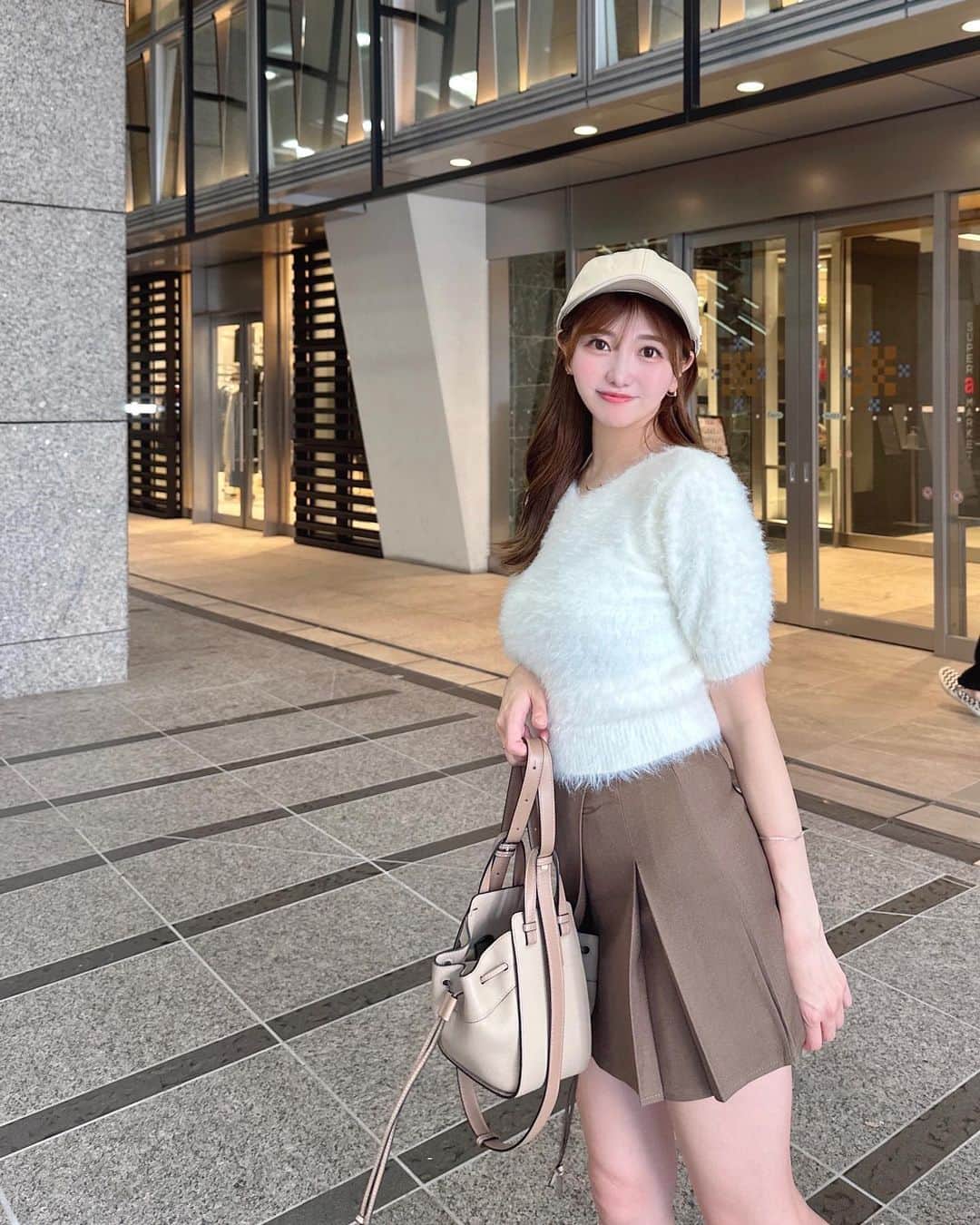 natsumiのインスタグラム：「ふわふわコーデ🐶♡ ˎˊ˗ ㅤㅤㅤㅤㅤㅤㅤㅤㅤㅤㅤㅤㅤ キャップがマイブーム⍤⃝ﾉ 秋服はやく着たいな〜〜 ㅤㅤㅤㅤㅤㅤㅤㅤㅤㅤㅤㅤㅤ やはり淡い色味がだいすきなの🥳 ㅤㅤㅤㅤㅤㅤㅤㅤㅤㅤㅤㅤㅤ ㅤㅤㅤㅤㅤㅤㅤㅤㅤㅤㅤㅤㅤ ㅤㅤㅤㅤㅤㅤㅤㅤㅤㅤㅤㅤㅤ #ootd #code #shein購入品 #シーイン購入品 #loewe #秋服」