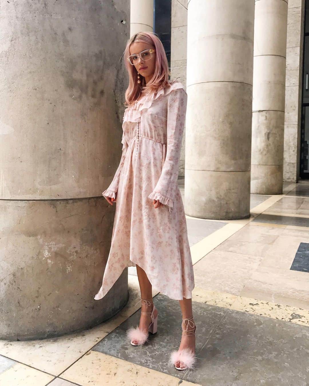 Juliett K.のインスタグラム：「#perfect #olddress 🌸🪷 2023/2018 #magdabutrym @magdabutrym #floradress #pinkdress #tb」