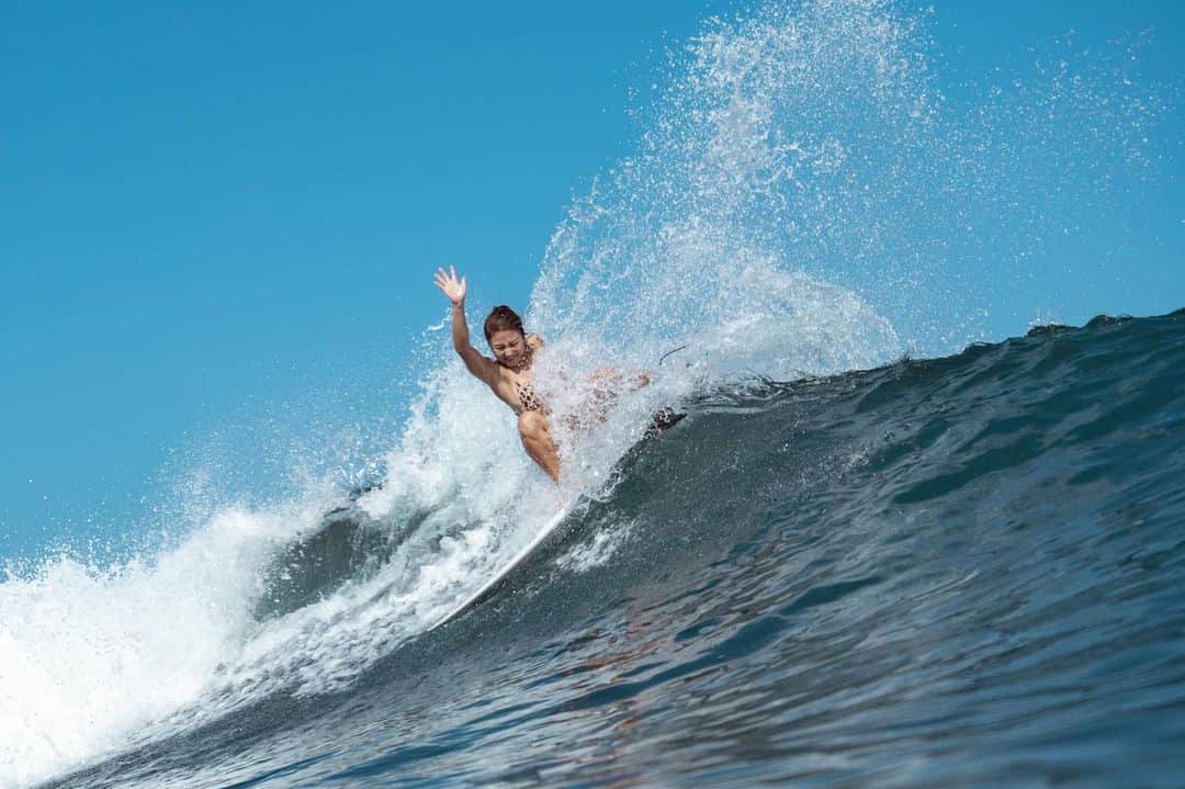 松田詩野さんのインスタグラム写真 - (松田詩野Instagram)「Water shots 🫰🏻🫠🩵☁️🕷️ by @nachos.san   #surf #surfing #bali #indonesia #waves」9月2日 21時15分 - shinomatsuda