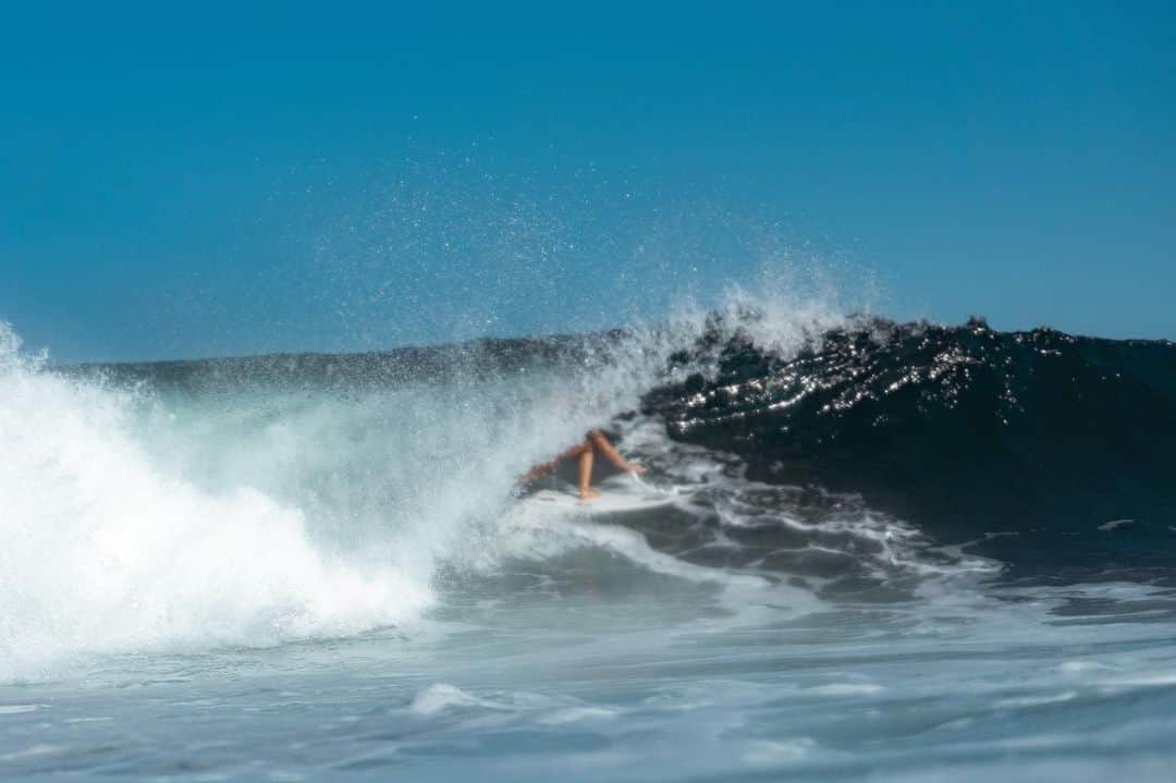 松田詩野さんのインスタグラム写真 - (松田詩野Instagram)「Water shots 🫰🏻🫠🩵☁️🕷️ by @nachos.san   #surf #surfing #bali #indonesia #waves」9月2日 21時15分 - shinomatsuda