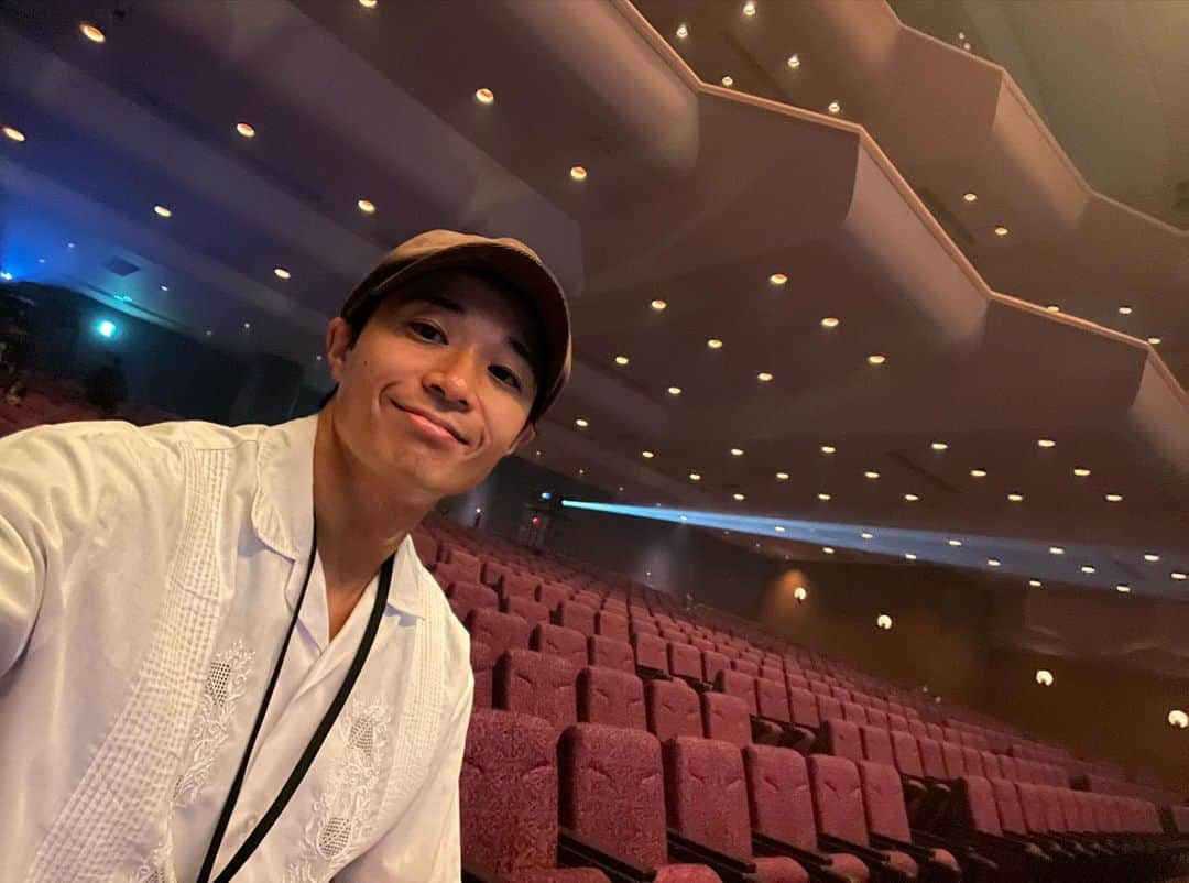 shojiさんのインスタグラム写真 - (shojiInstagram)「演出しているCHENのソロツアーの横浜2days公演が終了しましたー！ @weareone.exo  CHENの歌声、本日も最高でした🙏  バンドメンバーも最高ー❤️‍🔥 スタッフチームも最強ー🔥 @oguristkgz も観に来てくれましたー！ありがとうー！  #CHEN #CHEN_ポラリス #EXO #weareoneEXO #stkgz #シッキン #シットキングス #shoji #持田将史　#演出 #時間が許す限りリハーサルする男CHEN #予想を超えるファンサービスにスタッフがワタワタするライブ #つまりCHENはサイコー」9月2日 21時18分 - shoji_stkgz