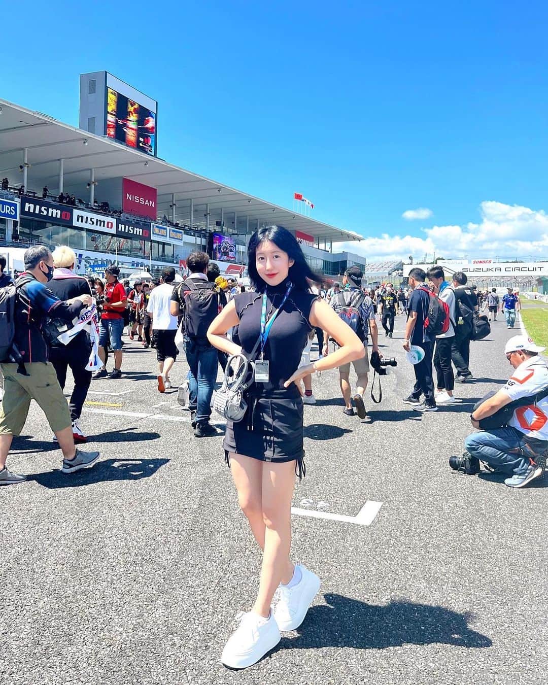 のインスタグラム：「先週 鈴鹿にて レースの応援に行ってました🏁  駅までの移動や新幹線 チームTOM'Sの関係者様と 仲良くみんなで帰ってきた🤭 最近 TOM'Sみんなの名前と顔が わかるようになってきた😌  大変お世話になりました💚🧡」