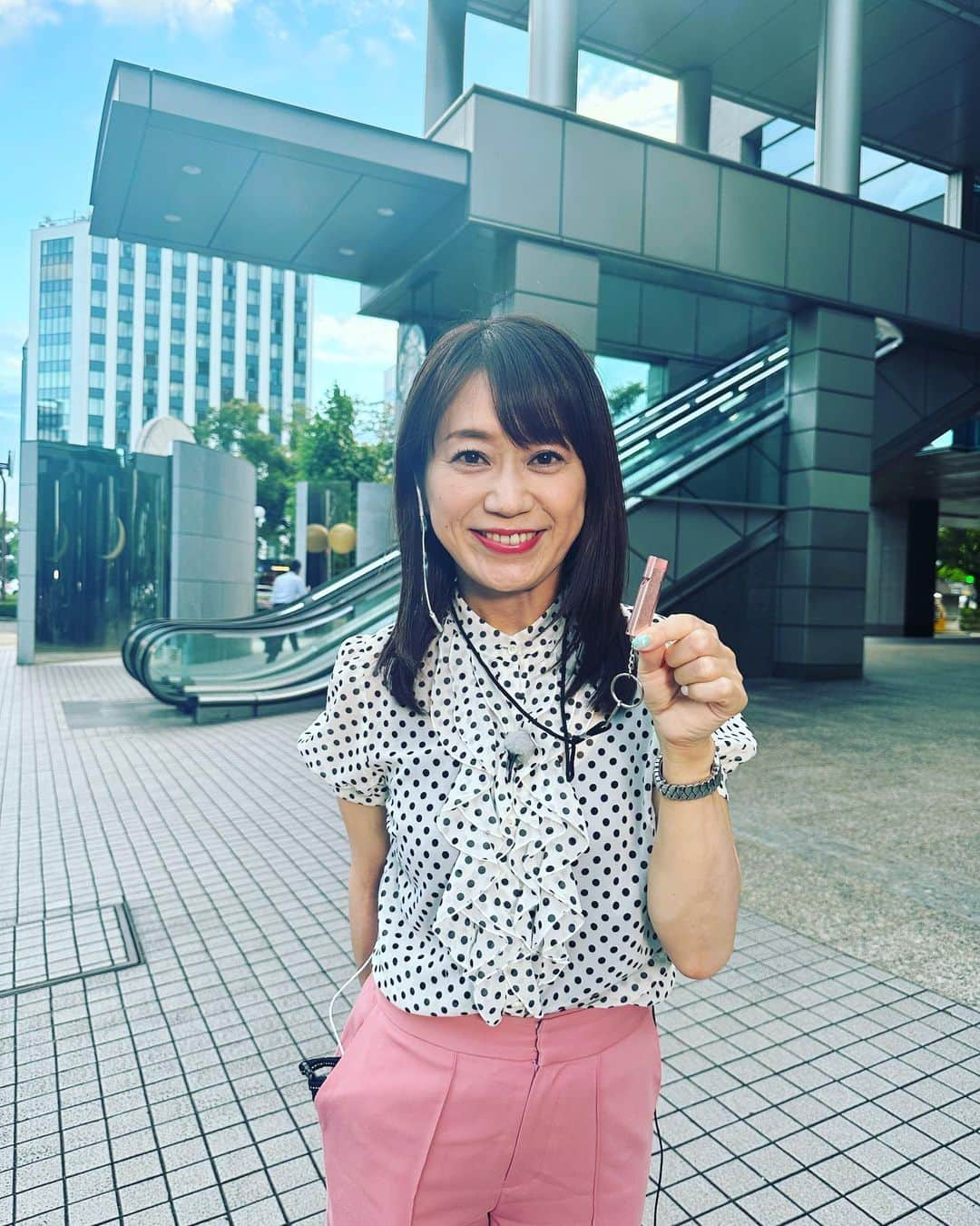 大隅智子のインスタグラム：「前日の中継では、地震発生後の行動についてお伝えしました。 助けを呼ぶ時は、笛が役に立ちますよ。」