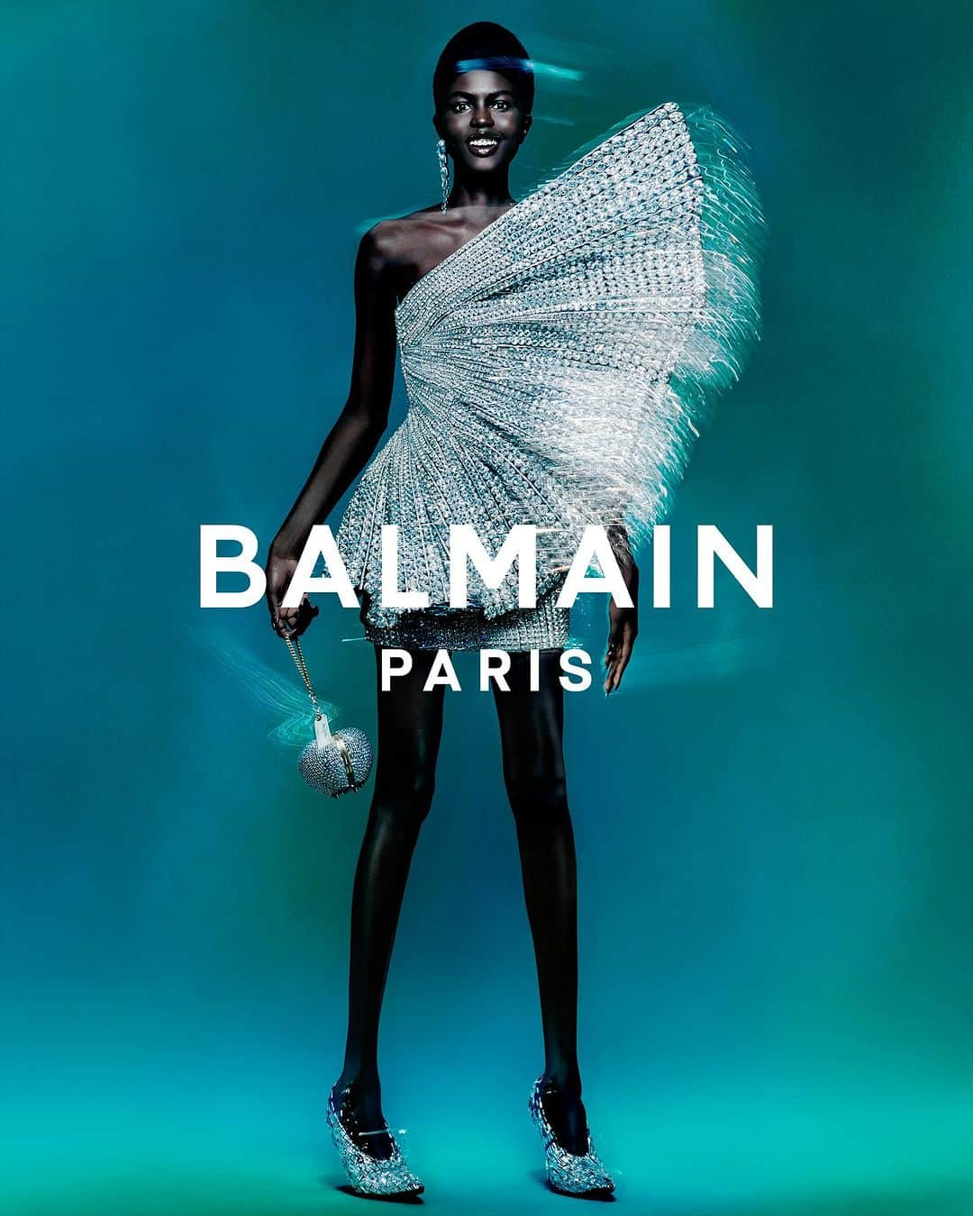 オリヴィエ・ルスタンのインスタグラム：「The new chapter ♥️  More than a campaign , a statement . Elegance , timelessness, beauty , strength , past , future . This is Balmain and the legacy of a French House from 1945. Feeling so proud to remind the beauty and the savoir faire of monsieur Pierre Balmain with the modernity of my generation. The combo of LECAGY.」