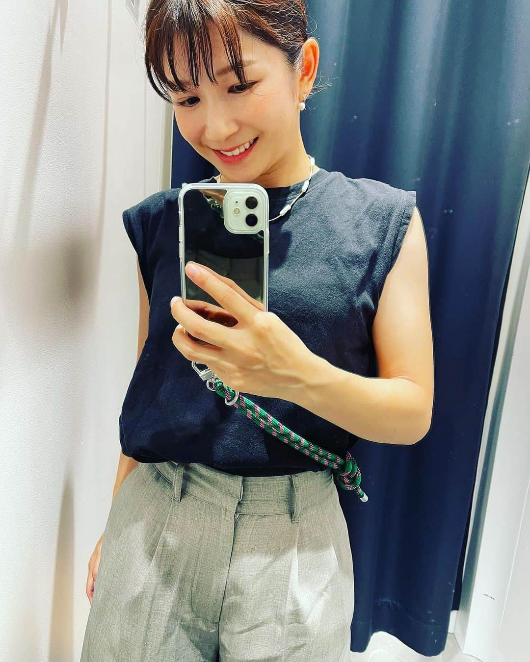 小西ゆりなさんのインスタグラム写真 - (小西ゆりなInstagram)「信じられないくらい重いケース時代を経て…w 実用的ミラーケースにした📱✨ #topologie #スマホショルダー #スマホケース #ママコーデ」9月2日 21時36分 - yurina_konishi