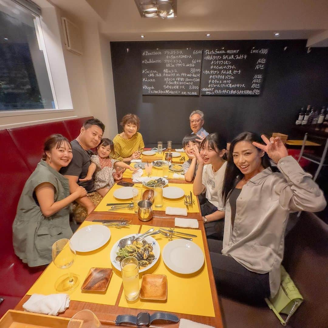YumeFitのインスタグラム：「. . 今夜は両親の誕生日パーティー🥳  お腹一杯食べました😍」