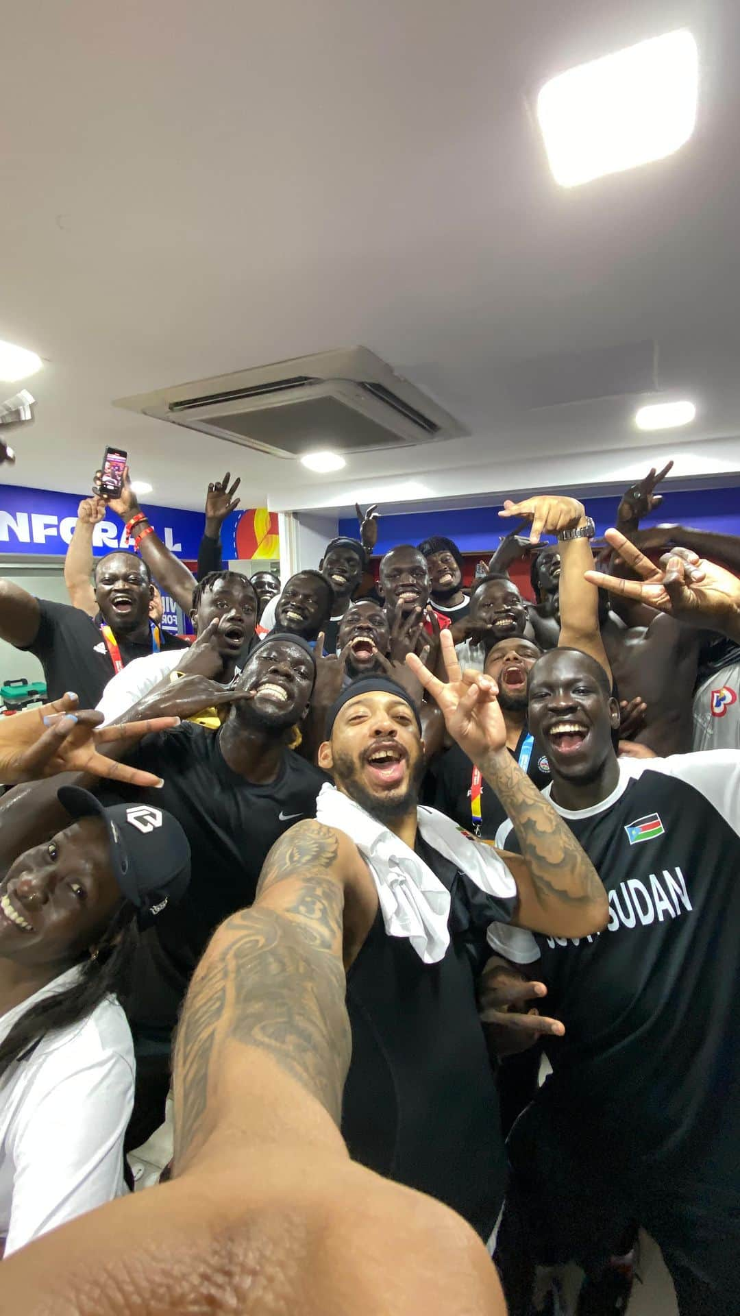 ルオル・デンのインスタグラム：「Where is SSD going? 🗣️🇸🇸  #FIBAWC x #WinForSouthSudan」