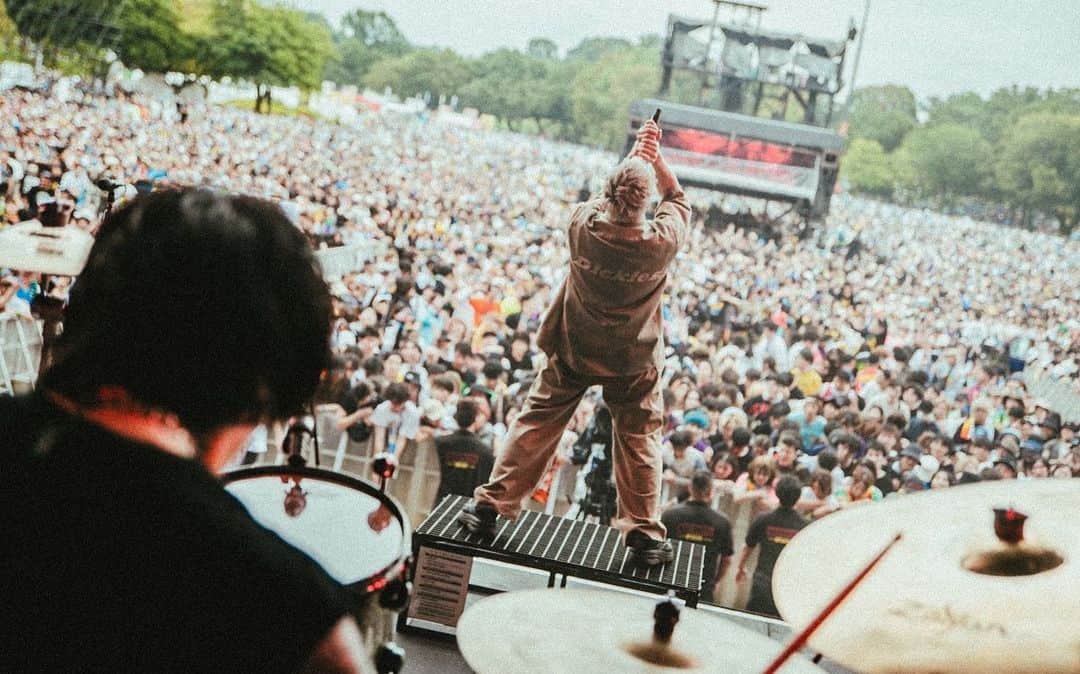 のインスタグラム：「#WANIMA pre. 1CHANCE FESTIVAL 2023 また最高のフェス呼んでもらえたな🔥次は対バンもいいな😎ありがとう @wanima_wanima   Photos by @yamada_mphoto  #coldrain #ワンチャンフェス」