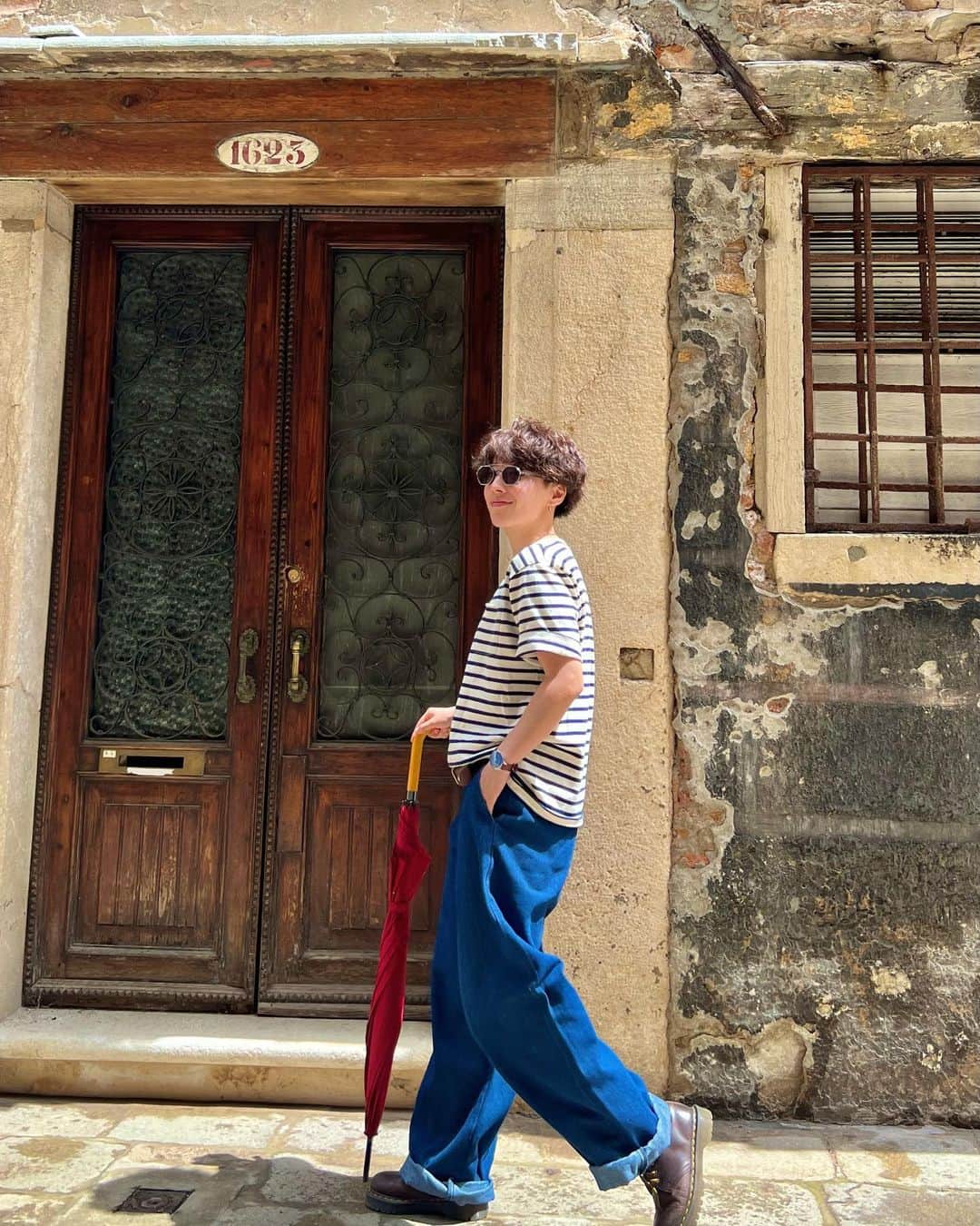 ひなたのインスタグラム：「いつかは沈んでなくなってしまう水の都ベネチア🇮🇹  好きになり過ぎて延泊したわ。　  車が走ってないからタクシーが船とか信じられる？！ そのまま海に出て海賊になってしまうとこやったわ。  #venezia」