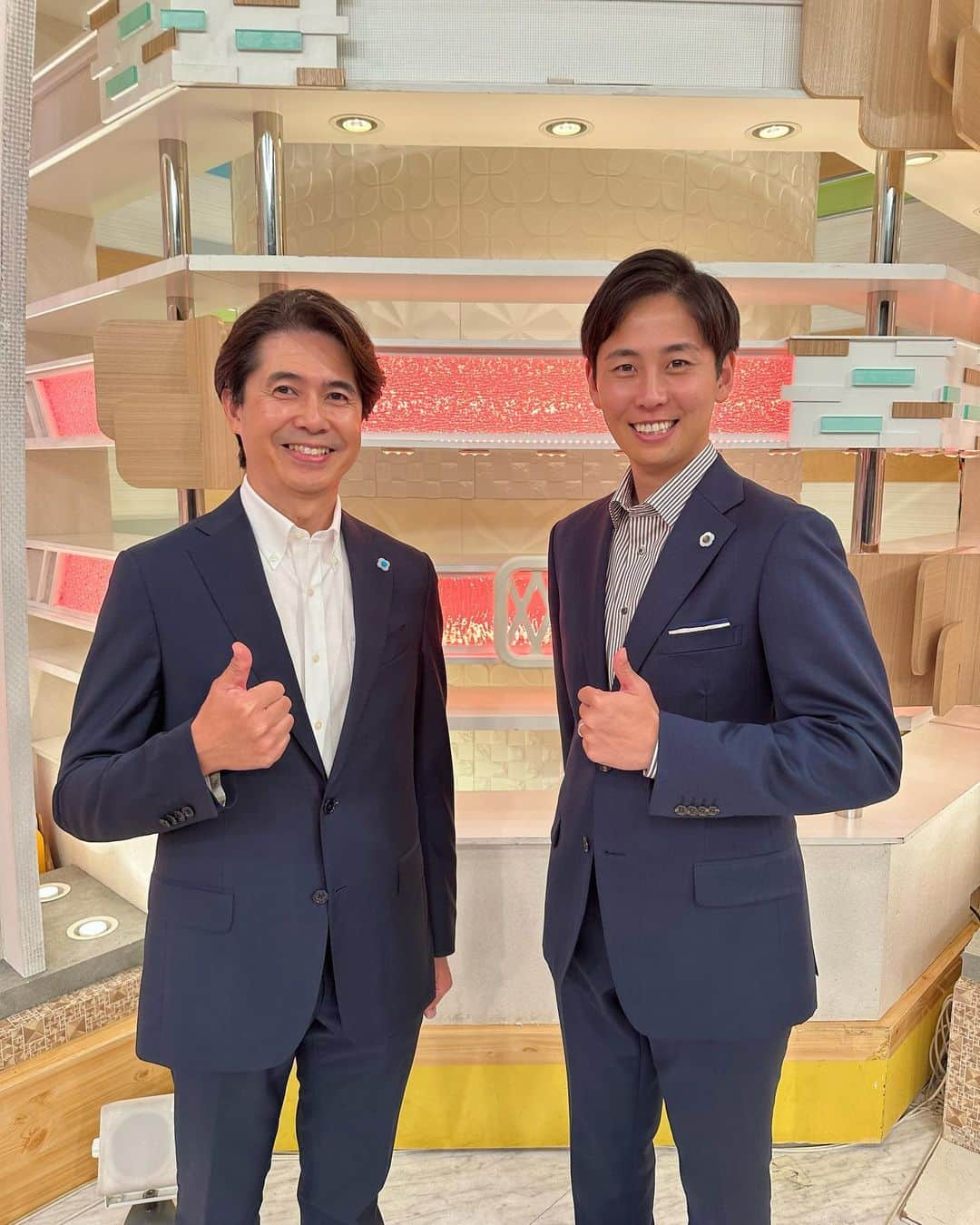 テレビ朝日「グッド！モーニング」さんのインスタグラム写真 - (テレビ朝日「グッド！モーニング」Instagram)「こんばんは🌙 布施宏倖です⚾️ . 昨日の放送で着た衣装が坪井アナととても似ていてびっくりしました！！！👔 まるで「兄弟みたいだね😄」と坪井アナも驚いていましたが・・・ よく見てみてると、違う箇所が4つあります‼️ ※スーツの柄を除く . 皆さん、衣装のどこが違うかわかりますか？？🤔 (因みに、1箇所は画面を拡大した方が見つけやすいかもしれません🔍) . #テレビ朝日 #グッドモーニング #布施宏倖 #衣装 #間違い探し」9月2日 21時37分 - good_morning_ex