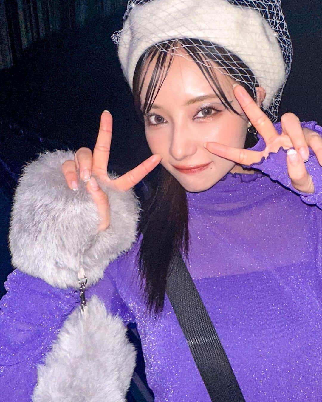 村瀬紗英のインスタグラム：「#dailylook  🩶💜TOKYO GIRLS COLLECTION💜🩶  @momentplus.official さんと @ellegirl_jp さんのステージでした🫶🏻!!!!!  素敵な衣装にヘアメイクに☺︎💄 ボードとか団扇持って駆けつけてくれてた（めちゃ目立ってた😂🫶🏻🩷）みんながいるキラキラのランウェイを歩けて 毎度、毎度、幸せな気持ちになります✨✨✨✨  いつも、本当にありがとう😊🤍🤍  またこうやって会いましょう^_^ 気をつけて帰ってね〜👌🏼  #TGC」