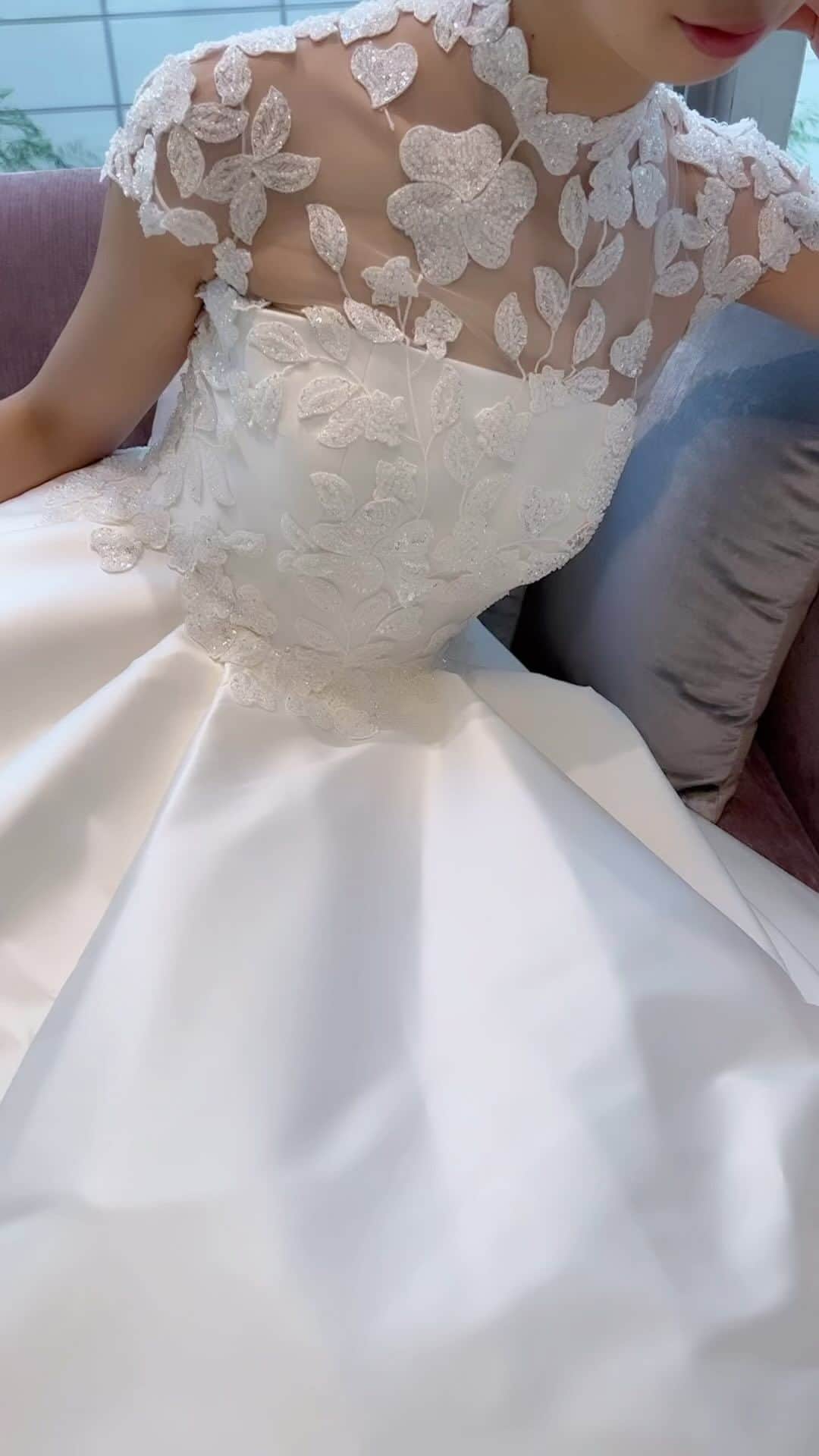 NOVARESE Dress Officialのインスタグラム：「⁡ Sareh Nouriが得意とするタイムレスでエレガントな要素はそのままに ノバレーゼのためにデザインする特別なコレクションがSareh Nouri for Novareseです ⁡ お問い合わせ、試着予約はお近くのノバレーゼまで ⁡ Dress: Roman (Sareh Nouri for Novarese) @sarehnouri @novaresewedding  ⁡ #ノバレーゼウエディング #ノバレーゼ #ノバレーゼドレス #プレ花嫁 #東京花嫁 #関西花嫁 #名古屋花嫁 #広島花嫁 #福岡花嫁 #ウエディングドレス #ノバレーゼ花嫁 #novaresewedding #novarese #sarehnouri #novareseexclusive」