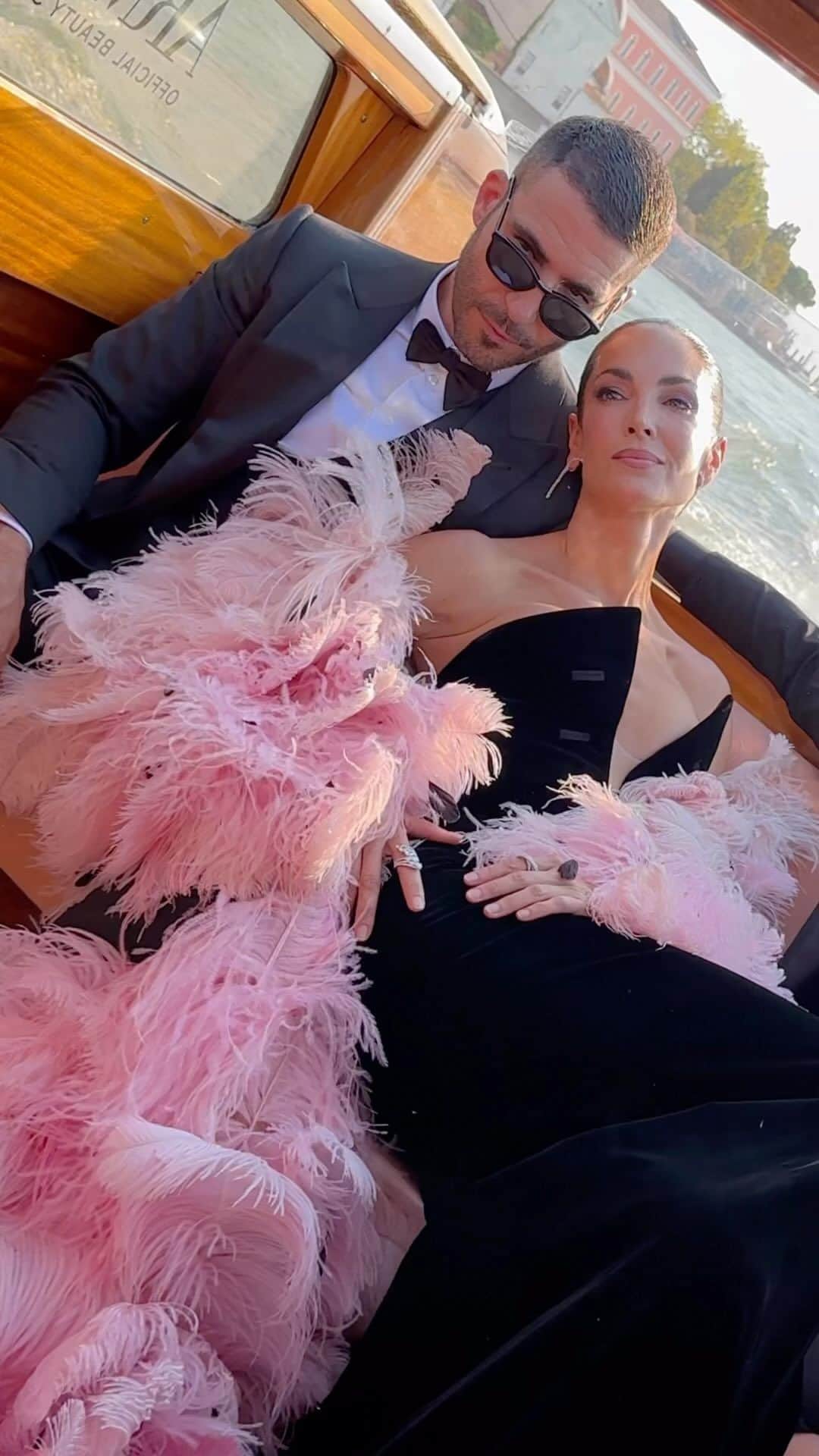 ミゲル・エンジェル・シルベストレのインスタグラム：「Llegando a Venecia de la mano de @armanibeauty  #venezia80 #armanibeauty 💥❤️ @eusilva @jaimelorentelo  🎥 @jmartinezsoria」