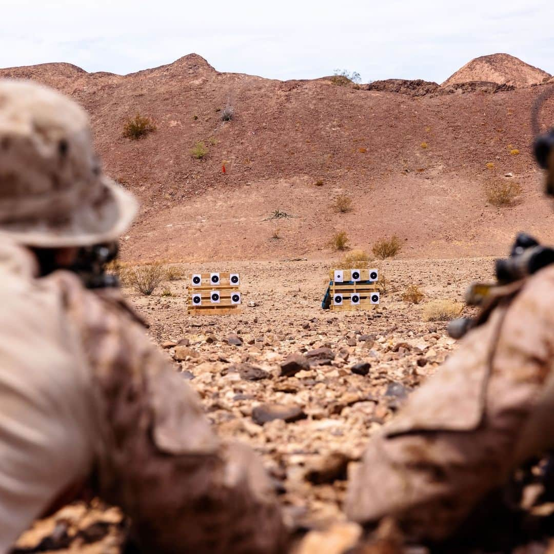 アメリカ海兵隊さんのインスタグラム写真 - (アメリカ海兵隊Instagram)「Kentucky Windage 🎯  📍 Yuma Proving Grounds, AZ (Aug. 16, 2023)  #Marines with @15thMEU conduct an unknown distance rifle range during Realistic Urban Training (RUT) exercise.  RUT is a land-based pre-deployment exercise that enhances the integration and collective capability of the Marine Air-Ground Task Force while providing the 15th MEU an opportunity to train and execute operations in an urban environment.   📷 (U.S. Marine Corps photo by Lance Cpl. Peyton Kahle)  #USMC #SemperFi #MarineCombatArms #Training」9月2日 22時00分 - marines