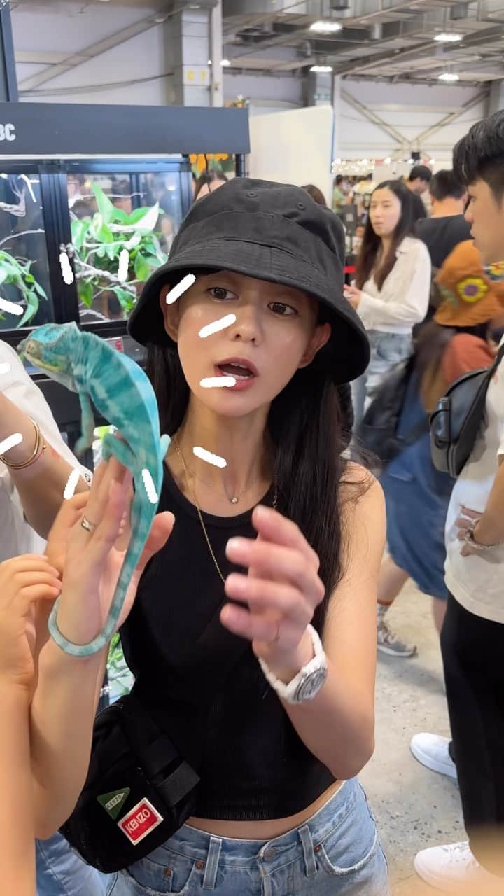 白癡公主のインスタグラム：「沒事摸摸龜頭，搓搓塊根，水晶也是很療癒的」