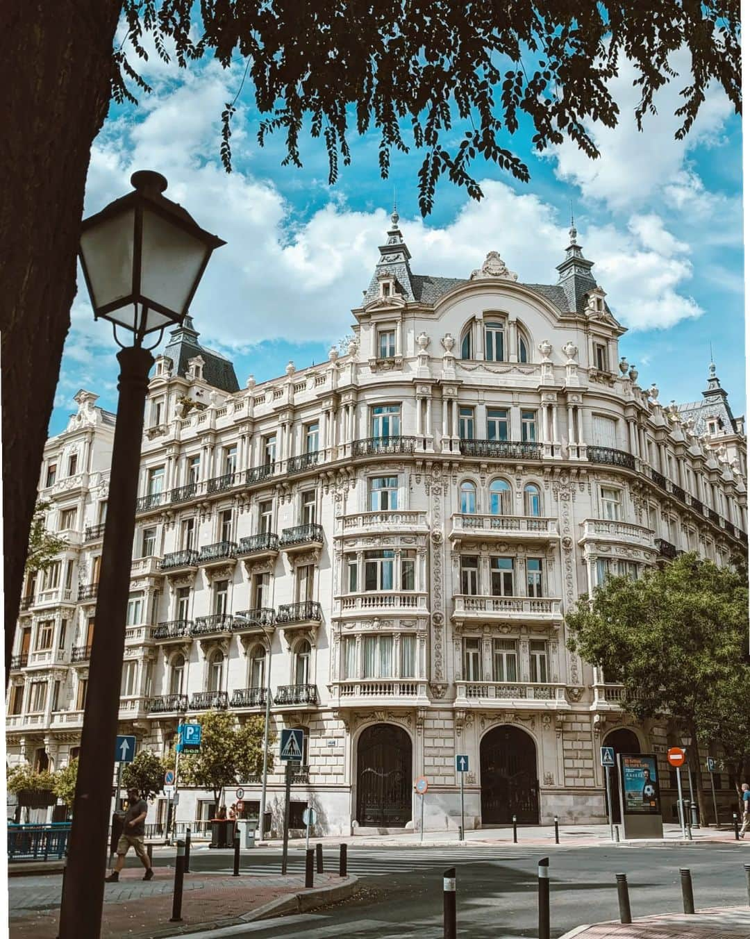 Guido Gutiérrez Ruizさんのインスタグラム写真 - (Guido Gutiérrez RuizInstagram)「Un poco de Madrid de esta semana. ¿Reconoces todas las ubicaciones? • A bit of Madrid from this week Do you know each location? #Guigurui」9月2日 22時01分 - guigurui