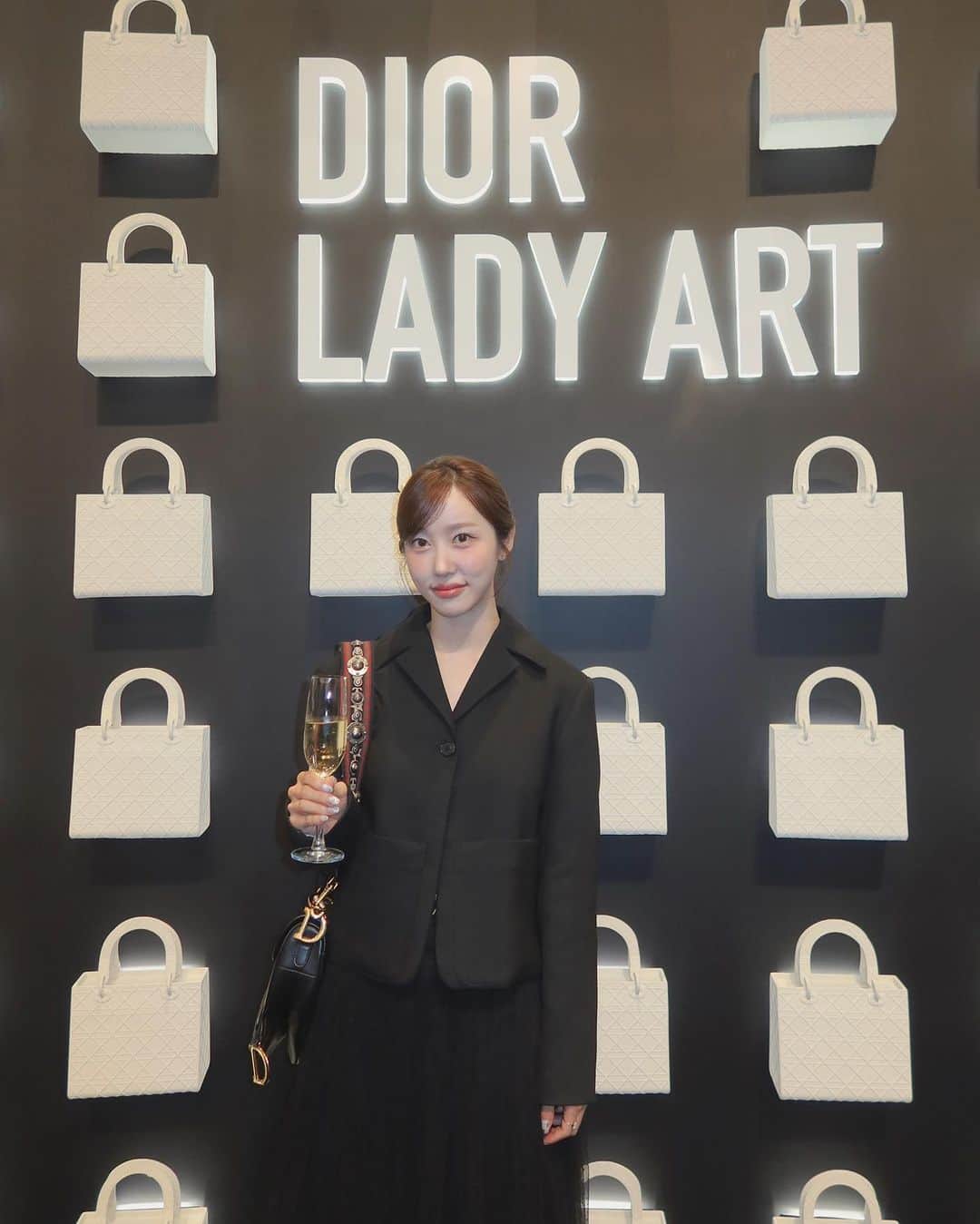 COCO さんのインスタグラム写真 - (COCO Instagram)「‘LADY DIOR CELEBRATION’🖤 🥂 @dior #ladydior #DIOR」9月2日 22時10分 - rilaccoco