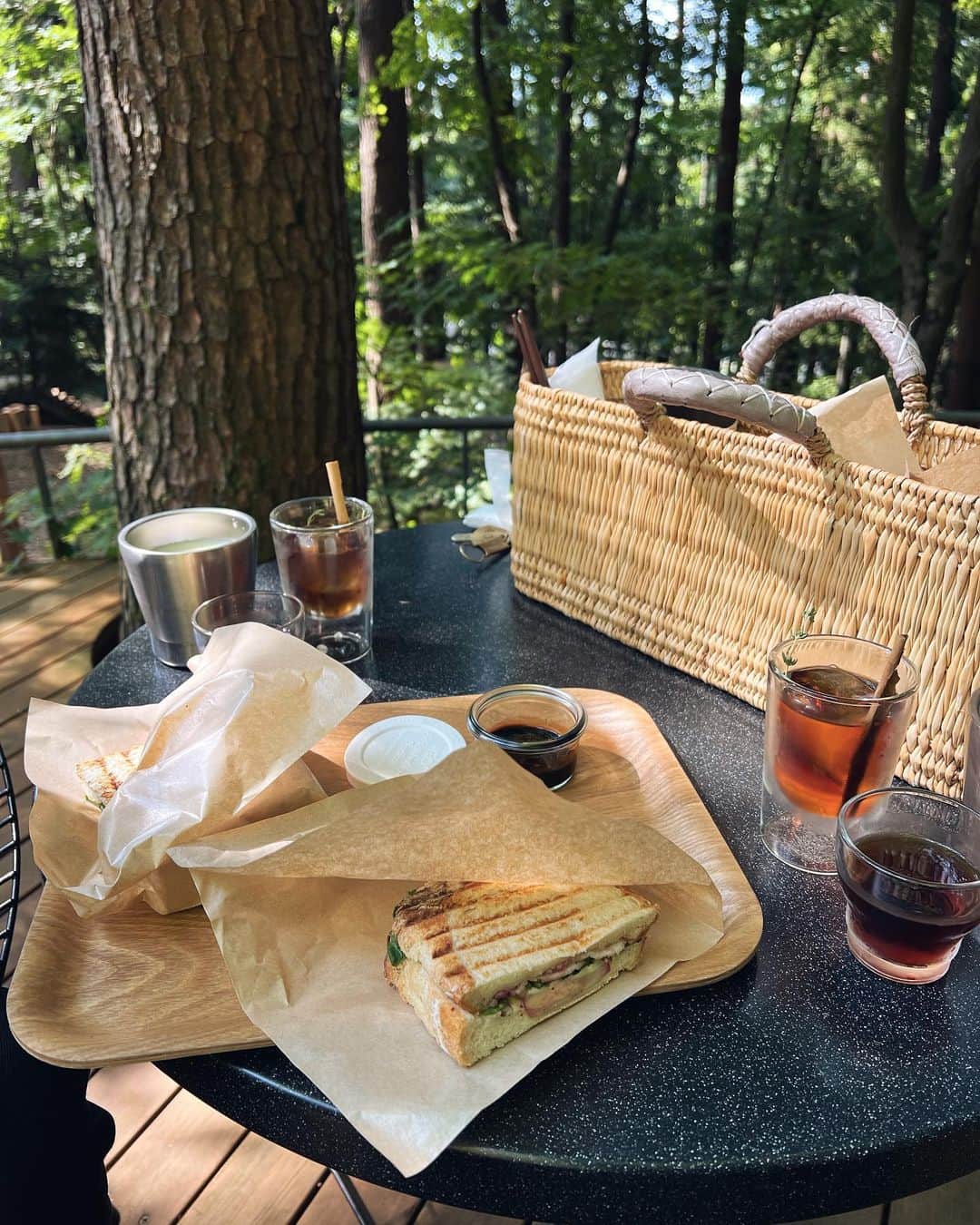のインスタグラム：「_ BREAKFAST🥣 hot sandwich＆ice coffee  鳥のさえずり癒し🕊️🍃 日本の自然は、素晴らしい！笑」