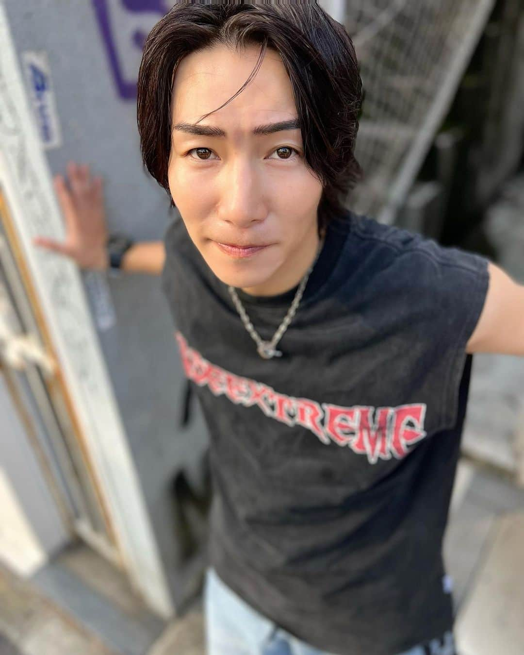 ジョーブログさんのインスタグラム写真 - (ジョーブログInstagram)「あっという間に9月なったなあ。 今月は俺の誕生日や。23日のイベント会いに来てや〜  誕生日が近づいてきて、この年は夢に向かって本気出せてたかを自分に問いかける。まだまだいける。頑張れる！ 俺はまだまだこれからやわ。エネルギーあるうちに全力で走りまくる！ もっともっと影響力を付けて世の中を盛り上げたい。  P.S. 大阪戻ってきて、またすぐ岡山、広島のほう行くで〜」9月2日 22時13分 - joeanddream