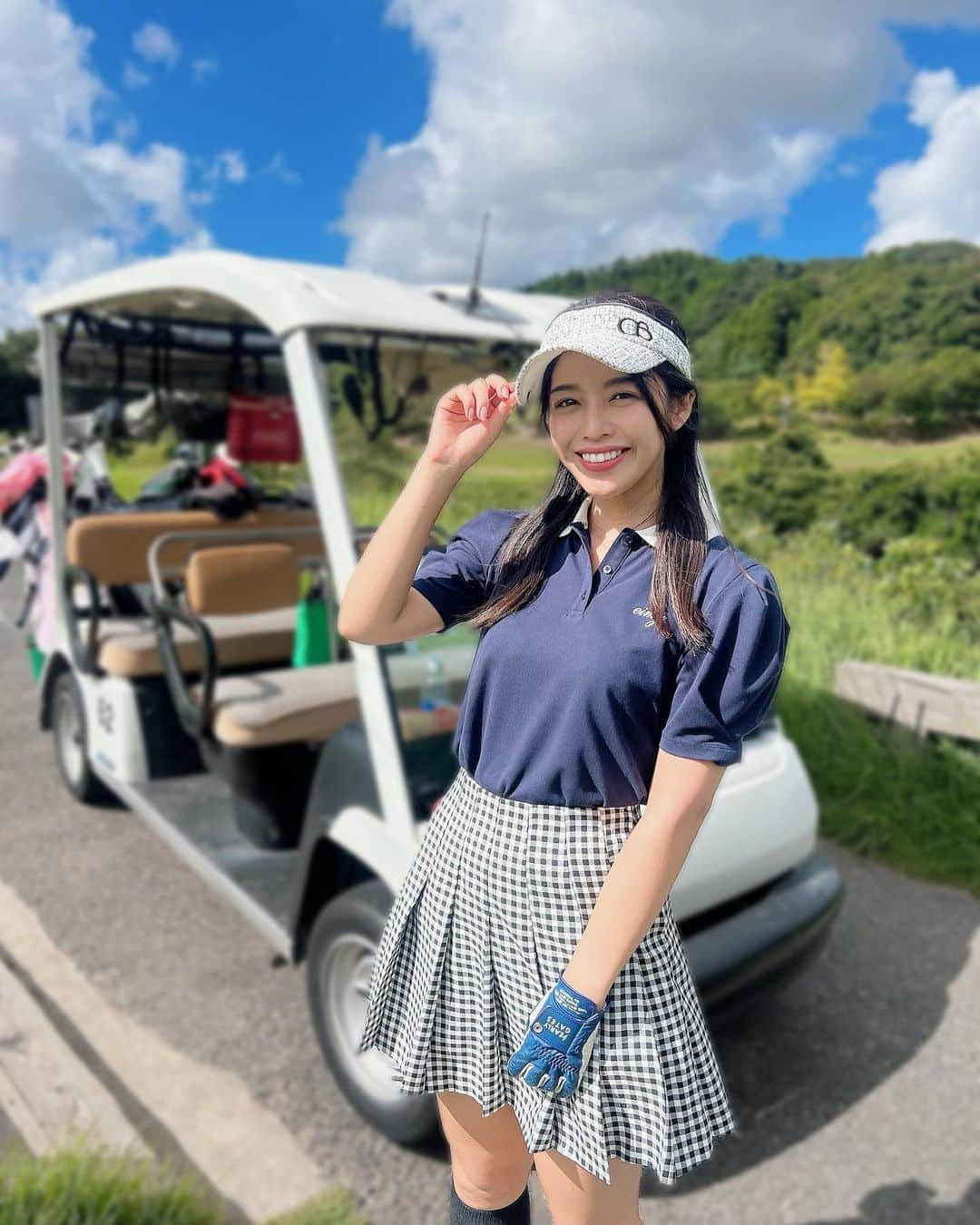 石倉侑芽さんのインスタグラム写真 - (石倉侑芽Instagram)「.  久しぶりのゴルフ⛳️🤍 まだまだ暑くて溶けそうだった…🫠☀️  この日のウェアは @eimygolf  トップスはお友達からの誕生日プレゼント🎁 私の好みわかってすぎてすごい🥹💕ありがとう🫶  こうして紫外線をたっぷり浴びてしまったときでも 安心できるのが#エスビューティークリニック 🤍 @sbeautyclinic   私はレブライトっていう、 しみ・肝斑・毛穴・くすみ・色素沈着の改善に効果的という施術をお願いしています♡  前回はこれにプラスして、保湿のメニューも🤍  院長のゆみ先生も、スタッフさんも とっても丁寧で施術の内容も分かりやすく説明してくださり 肌とかボディの状態を見て、こういう順序でケアしていくのがいいと思うよってアドバイスしてくれるので安心🌼  また次行くのがたのしみ(❁´◡`❁)  #肌ケア#美肌ケア#美容クリニック#レブライト#レーザートーニング#アンチエイジング#美容#ダイエット#セルライト除去#痩身サロン #ゴルフ女子#ゴルフ#ゴルフウェア#ゴルフコーデ #ゴルフスイング#スポーツ女子 #トレーニング女子#ゆめちんゴルフ」9月2日 22時16分 - yume8115