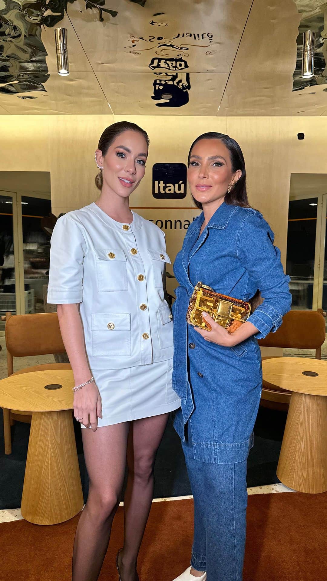 Lalá Noletoのインスタグラム：「Chegando para conhecer essa super novidade para clientes @itaupersonnalite ✨ agora o o @cidadejardimshopping conta com o Lounge Itaú Personnalité, onde você pode ter assessoria personalizada para investimentos, gerentes de relacionamento certificados e minha parte favorita: saque de dólares e euros  em caixa! Muito prático e seguro, eu amo!」