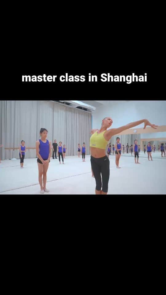 メリティナ・スタニウタのインスタグラム：「#melimasterclass in Shanghai at @vera_rg_shanghai !  Thank you gir organizing and welcoming me ! It was a pleasure to work and discover such cool city !  #RHYTHMICGYMNASTICS #gymnastics #rg #masterclass #Shanghai #China #gymnasticschina #chinagymnastics」