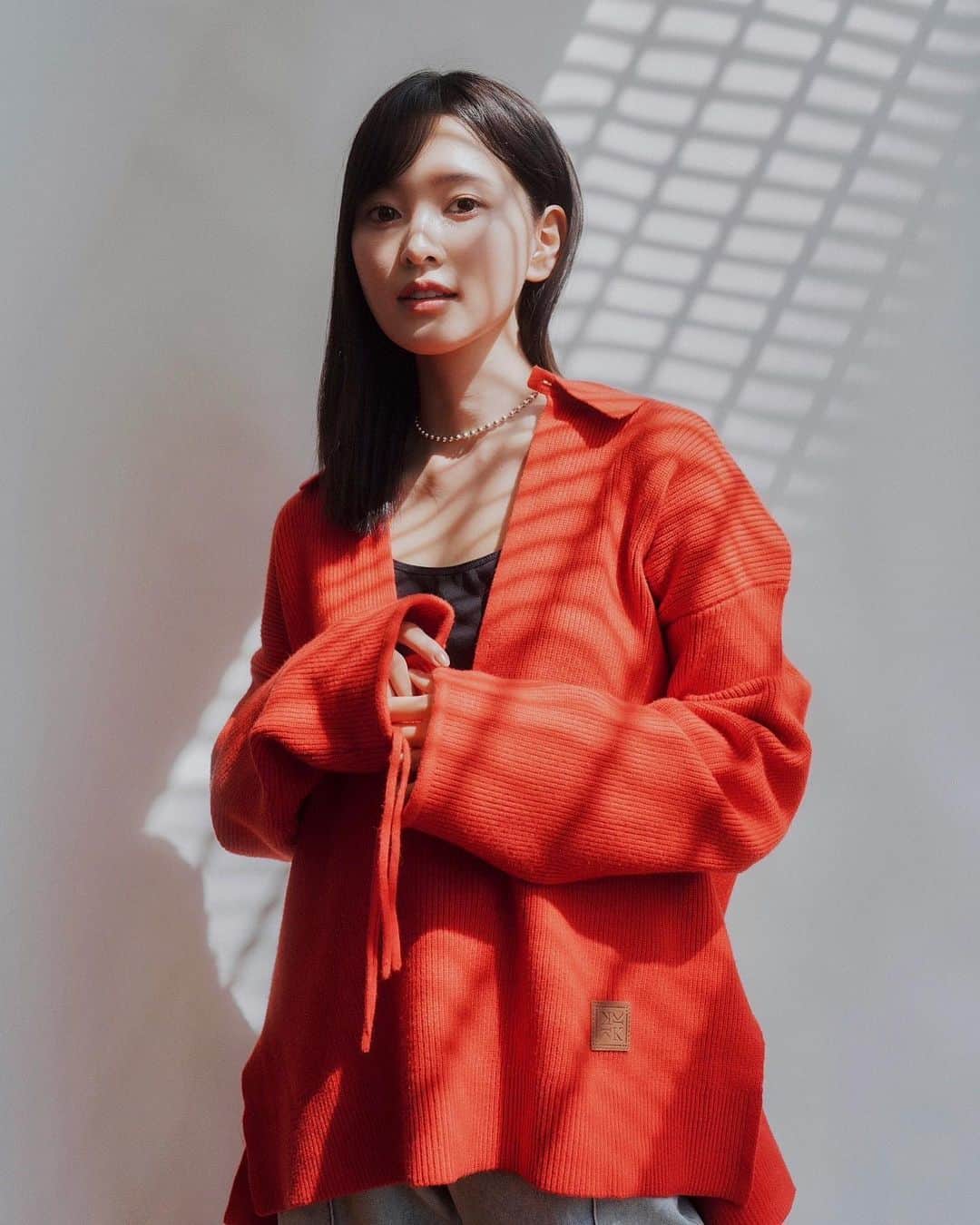 のインスタグラム：「赤ニット可愛いです🧶つぼです。  @knuthmarf_official  @saki_nakashima いつもありがとう♡」