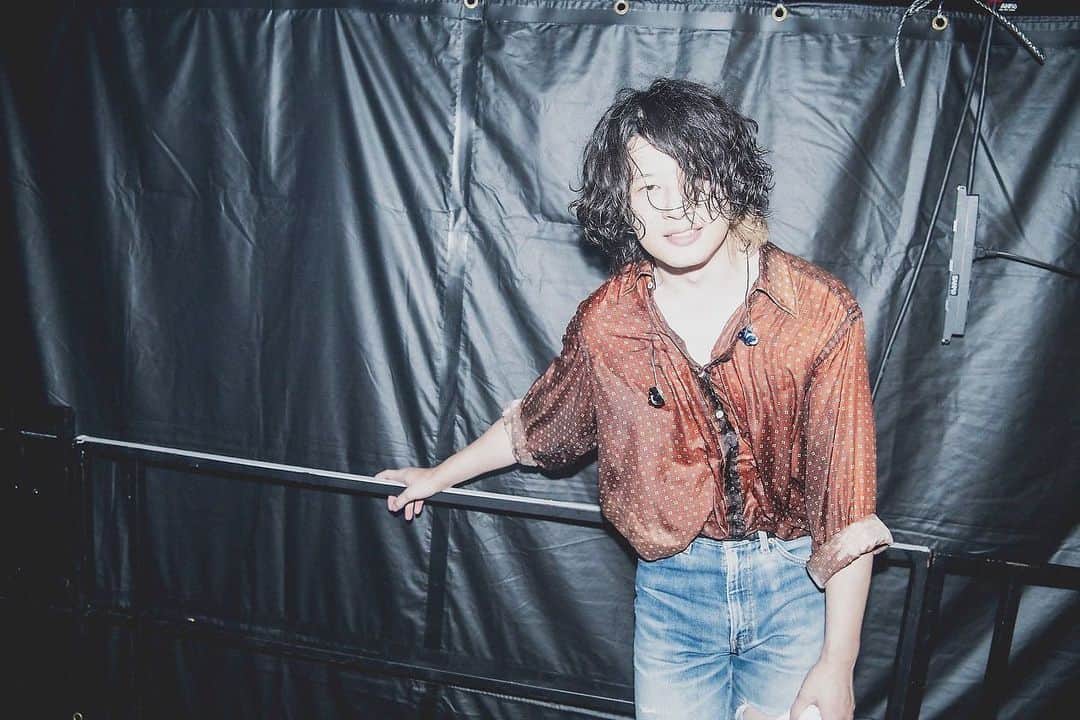 磯部寛之のインスタグラム：「Thank you TREASURE 05x for having us! Was a pleasure for us to perform and congratulate your 20th anniversary. Hiro トレジャーありがとうございました！20周年の記念すべき回に演奏して祝えて、光栄でした。これからもずっとよろしくお願いします。来てくれた皆さんもありがとうございました。めちゃくちゃ声でかかったよ。さすが。ひろ #alexandros #treasure05x」