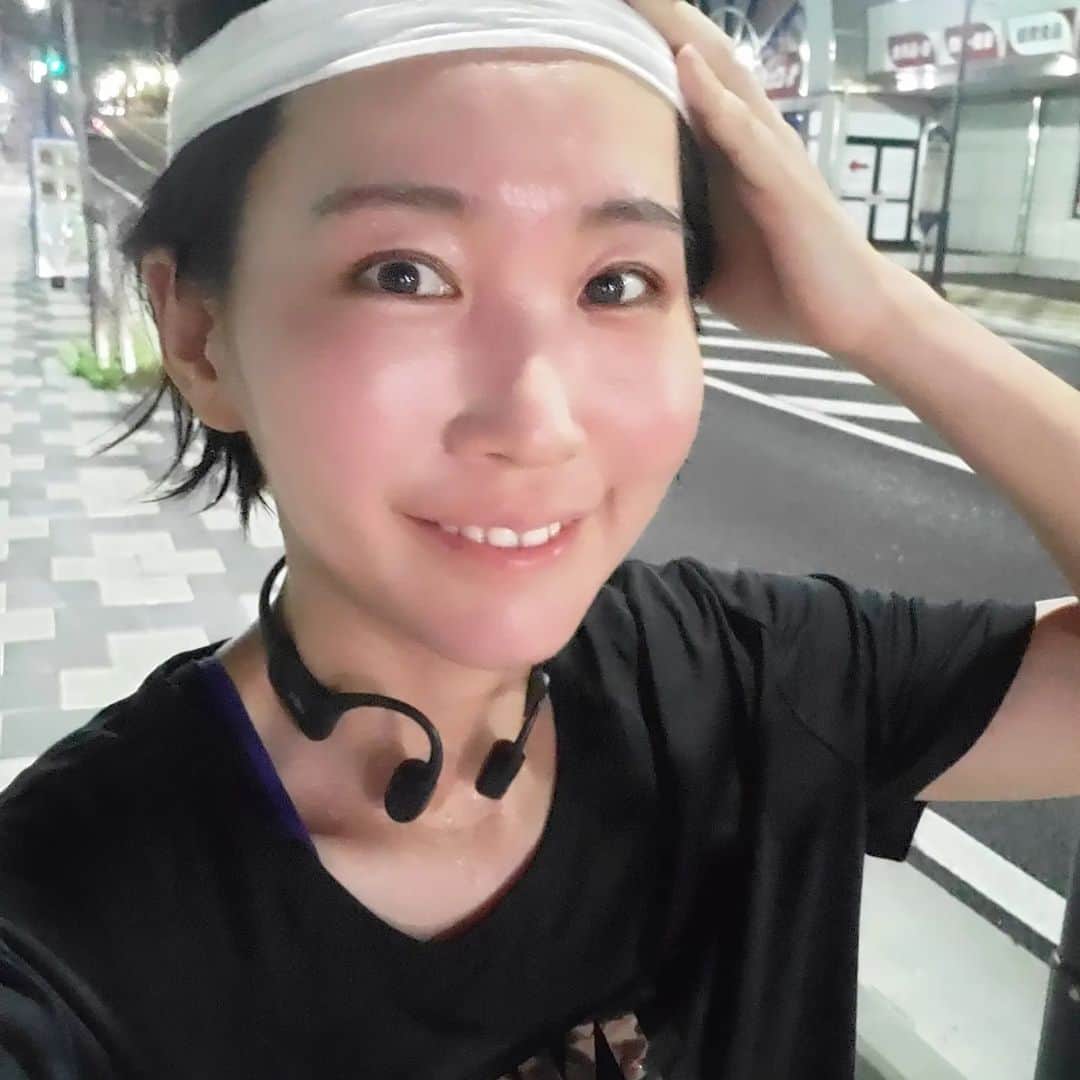 水野友貴のインスタグラム：「九都県市合同防災訓練のあと、９月定例県議会に向けた代表質問の原稿作成のために書籍を読み漁り、リフレッシュも兼ねて５キロRUN🏃 １km7分前後で速さよりも安定を重視して、ニッポンランナーズの齊藤代表と熊谷知事から教えていただいた方法で練習再開です☺️ まだまだあつーい‼️‼️  #ランニング初心者と繋がりたい #ランニング #running #run #千葉県議会議員 #水野ゆうき  #ランニング初心者 #ランニング女子」