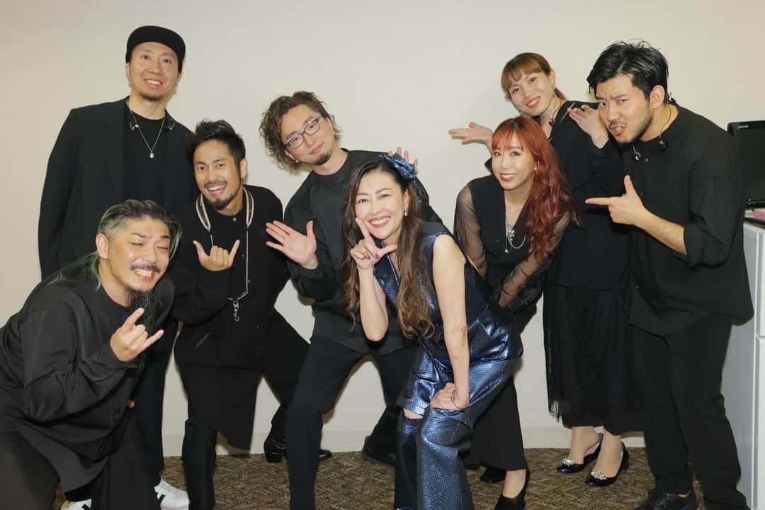 中山美穂のインスタグラム：「昨日そして今日、 品川クラブEX 2DAYS！ 今年前半のツアーとはまた違った雰囲気の素敵なステージとなりました。 来てくれた方々ありがとう。 いつも本当に楽しいね。 メンバーも最高にカッコ良かった！ また元気にステージで会いましょう♪  ciao!ciao!ciao!」