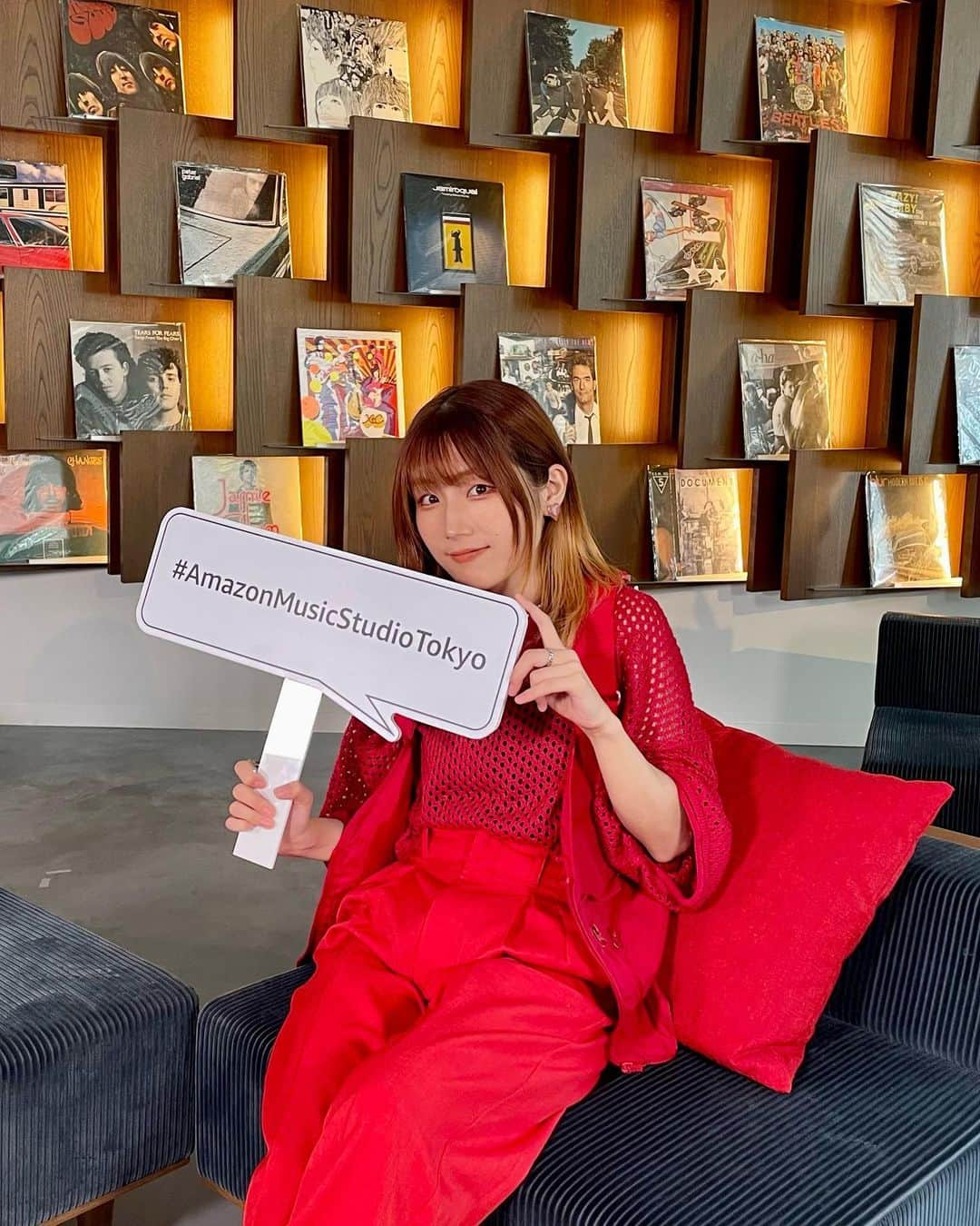 灯橙あかさんのインスタグラム写真 - (灯橙あかInstagram)「. Amazon music studio Tokyo📸 . 第六感×踊マッシュアップの衣装 お気に入りの組み合わせ☺︎ . . . 今私以外のメンバーが風邪でダウン中です。しっかり休んで早く元気になってほしい...!! みんなも風邪気をつけてね💡 . #amazonmusicstudiotokyo  #mashup #ootd #WHITEBOX #フィッシングベスト #メッシュ  #写真 #ホワイトボックス #photo」9月2日 22時49分 - toodaiaka81