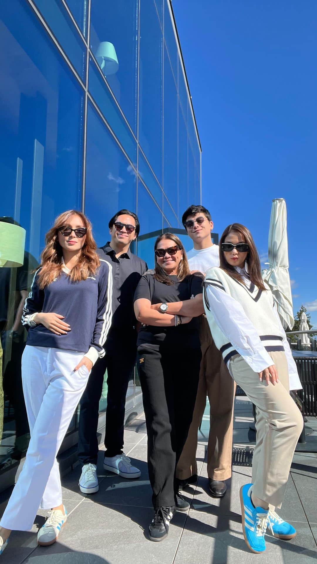 Kathryn Bernardoのインスタグラム：「In good company 🤍🤘🏻  #OMEGA #OmegaGolf」