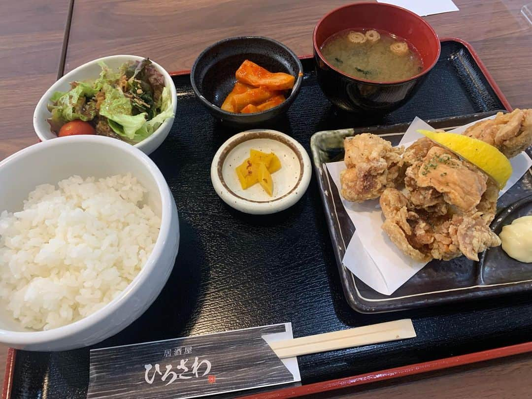 昴生さんのインスタグラム写真 - (昴生Instagram)「昼飯！！ #今日は #ルミネ出番！ #合間に #一人ランチ！ #居酒屋ひろさわ さん！ #静岡のものを置いてはるお店！ #鶏の塩唐揚げ定食！ #朝から唐揚げと決めてた！ #うまいー！ #静岡県産美味鳥 #でカリカリでジューシー！ #ご飯大盛りできますけど？ #って聞かれて断りました！ #断る勇気！ #勇気ある撤退！ #おかわりももちろんしなかった！ #鉄壁の守備！ #守護神！ #守り抜いたランチ！」9月2日 22時57分 - mikikousei