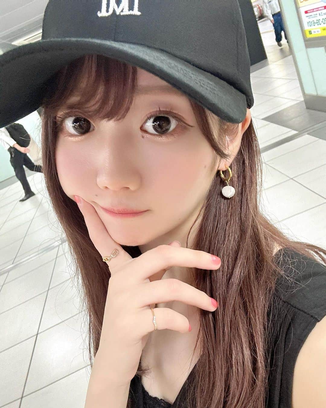 大谷映美里のインスタグラム：「黒な日🐦‍⬛🐦‍⬛🐦‍⬛ カラコンはレディブラック！ 髪暗めだと黒コンが映えますね🥺❤︎」