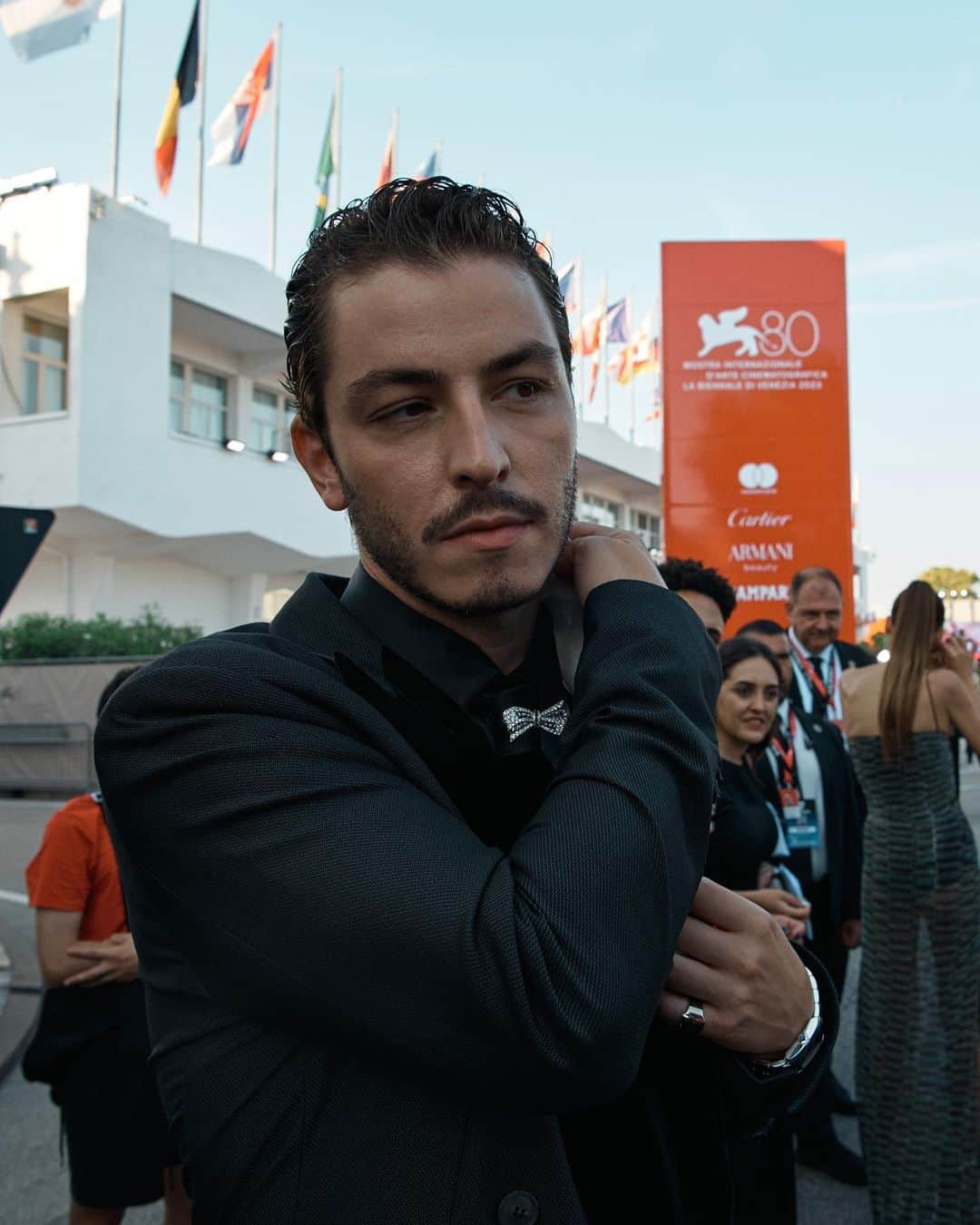 Boran Kuzumさんのインスタグラム写真 - (Boran KuzumInstagram)「we keep celebrating cinema and art at 80th Venice International Film Festival @armanibeauty x @kein  Wearing @giorgioarmani and @cartier archive brooch from 1937   @kein @canuzuner @serendal  Photography by @iamalanmarty @kazimgunyar  Special thanks to  @begsaruhan @iugeenio @tanboy.me @sinemgurleyuk @yozbudun @zumrutburul  Styling by @yasemineke   #reklam」9月2日 23時13分 - borankuzum