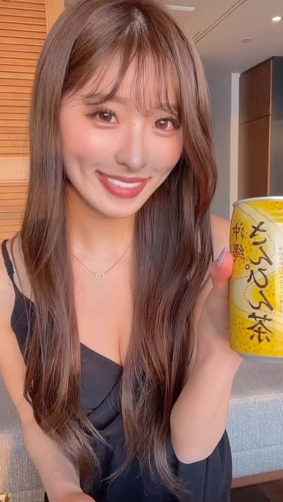 MIYABIのインスタグラム：「オリオンビールじゃないけど🌺 さんぴん茶でカンパーイ🍻  皆んなにも沖縄気分をお裾分け🫶  今夜は @epicaokinawa ビキニナイト👙🌙 1:00〜沖縄で朝まで楽しもうっ💃  #cyberjapandancers  #サイバージャパンダンサーズ  #ミヤビーム  #オリオンビール  #沖縄グルメ」