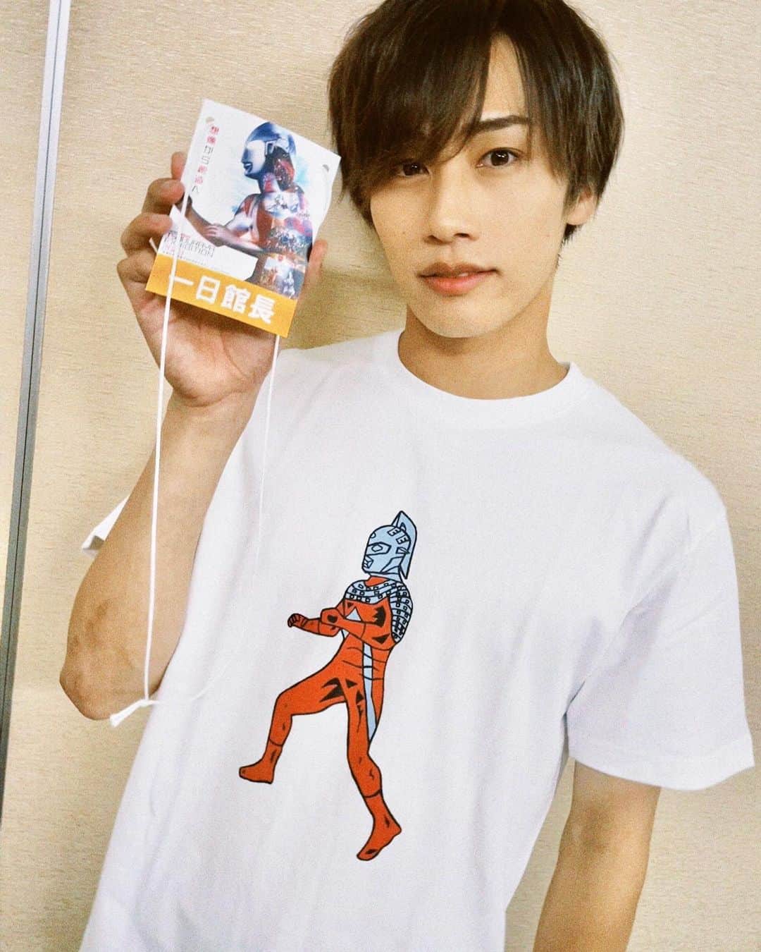 のインスタグラム：「セブンさんのTシャツもかっちょいい！！  #ウルトラセブン」