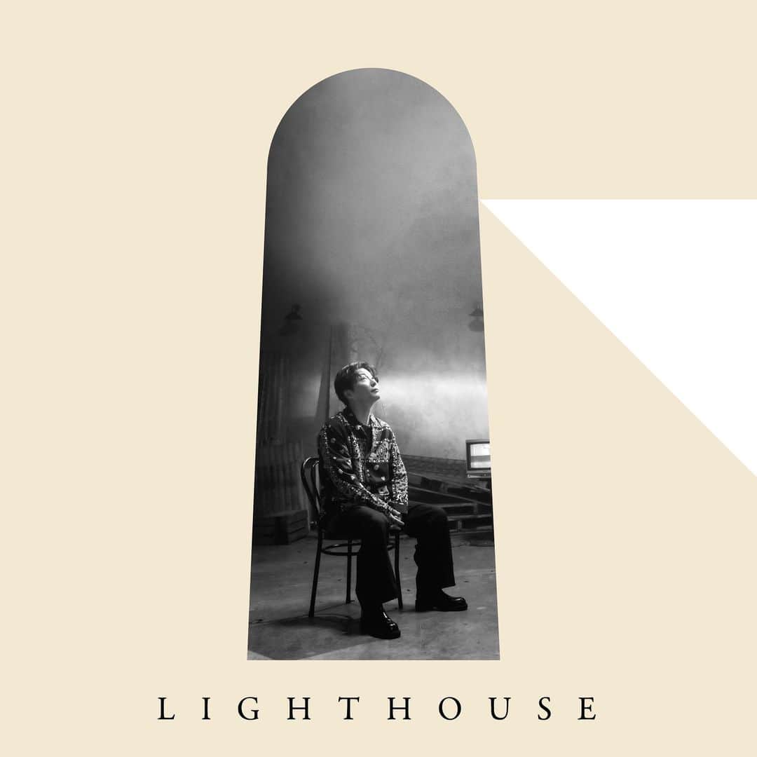 星野源のインスタグラム：「9月8日、星野源の新作EP『LIGHTHOUSE』のリリースが決定しました！ Netflixシリーズ『LIGHTHOUSE』で書き下ろし披露した5曲に加え、メインテーマ曲『Mad Hope (feat. Louis Cole, Sam Gendel)』のショートVer.が入ってます。 自分の想いがたくさん詰まった曲たちです。意外と、混じりっけなしです。ぜひ何度も聴いて欲しいので、よろしくお願いします。  My EP "LIGHTHOUSE" will be released on September 8. In addition to the five songs written for and performed on Netflix's "LIGHTHOUSE," a short version of the main theme "Mad Hope (feat. Louis Cole, Sam Gendel)" will also be included. These songs are filled with my thoughts and feelings. I hope you'll consider them.  9月8日《LIGHTHOUSE》EP發行確定！ 收錄了為Netflix《心靈燈塔/LIGHTHOUSE》創作及現場演出過的5首歌，加上主題曲〈Mad Hope (feat. Louis Cole, Sam Gendel)〉短版本。 請務必接受這滿懷著我各種想法的歌曲們。  9월 8일에 EP “LIGHTHOUSE” 출시가 결정되었습니다. 저의 넷플릭스 프로그램 “LIGHTHOUSE”에서 써내려가고 라이브 퍼포먼스한 다섯 곡에 메인 테마곡 'Mad Hope(feat. Louis Cole, Sam Gendel)' Short Ver.가 녹음되어 있습니다. 제 마음을 많이 담은 곡들입니다. 꼭 그 마음을 받아주세요.  #星野源_LIGHTHOUSE #Netflix #LIGHTHOUSE #GenHoshino」