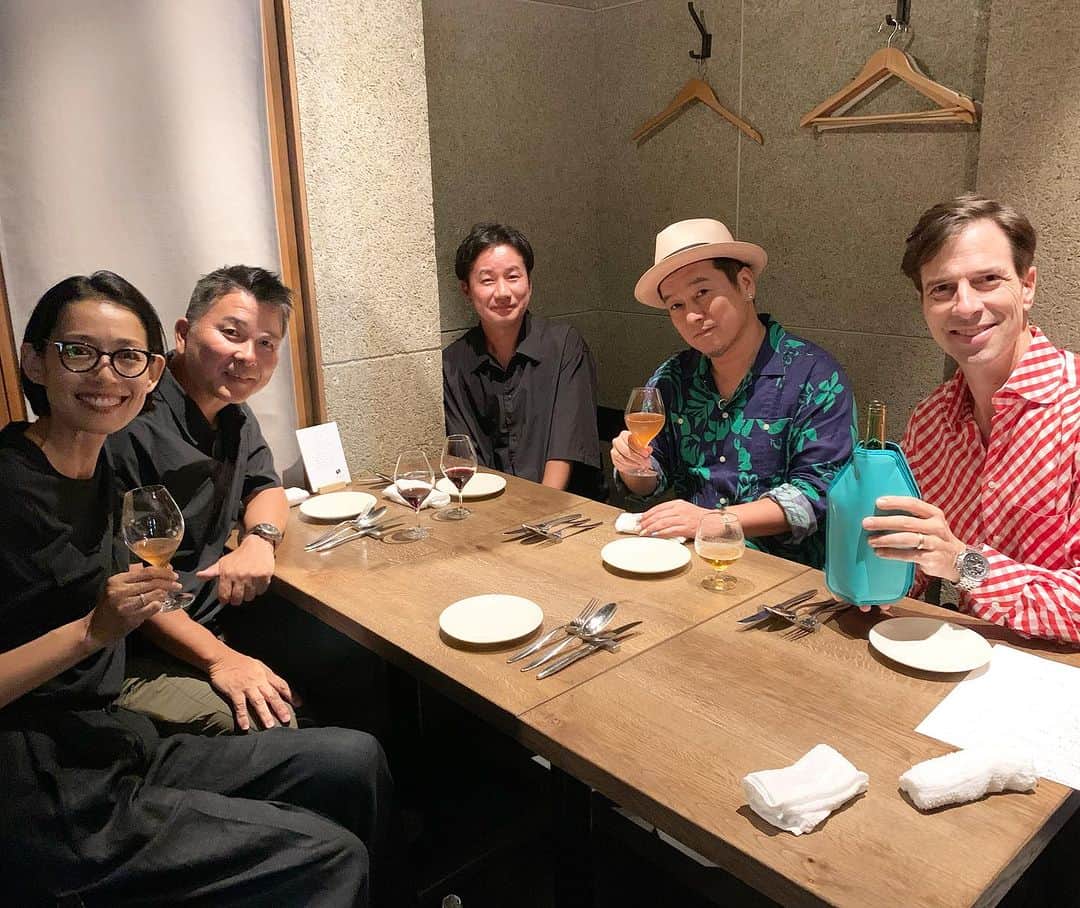 黒沢薫のインスタグラム：「今夜は恐竜博士　#小林快次　先生にお誘いを受け、#原沙知絵　さん　#パックン　と食事会。とにかく楽しい夜でした。 #dinner #party #happy #lovelife #instagood #黒沢薫」