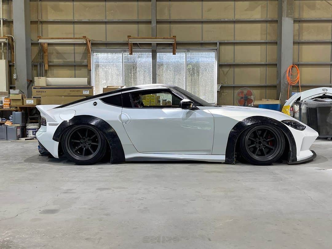 Wataru Katoさんのインスタグラム写真 - (Wataru KatoInstagram)「NEW LB⚡️WORKS #nissanfairladyz  Wide body kit😆  https://libertywalk.co.jp/bodykit/ @nissan @nissanjapan @nissanusa @yokohama.rubber_jp  @racingservice_watanabe  @liquimoly #nissanfai @tone_japan  #libertywalk #lbworks #lbwk #nissan #widebody #widebodykit #stance#stancenation #white #customcar #jdm#jdmcars  #hotwheels#minigt #z#new#tone#hks」9月2日 23時18分 - libertywalkkato