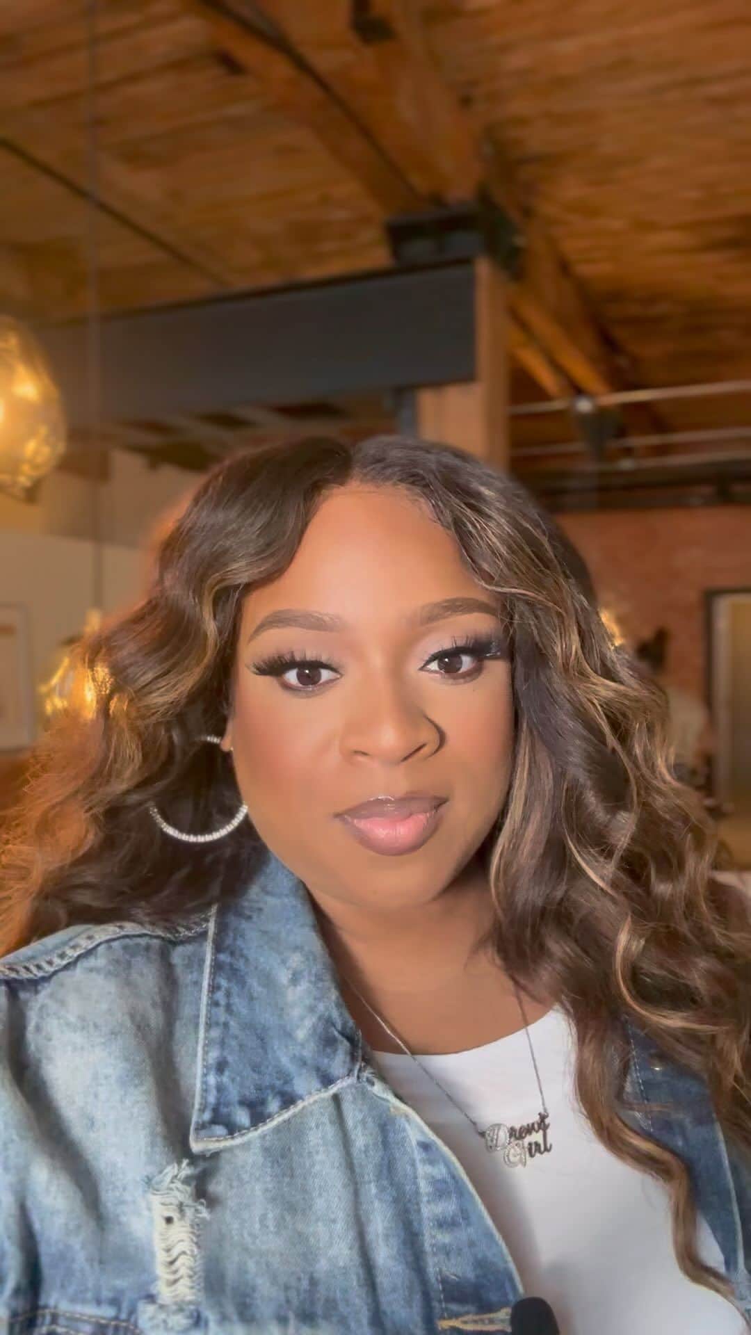 のインスタグラム：「Sisther Summit is happening 9/30 - 10/1! Join me for the fun in #Detroit! Drive up and flew iiiiin! 😂🤣 love y’all! Tag a sister and tell her to join you! Registration is available now at SistHerInc.com! @sistherinc」