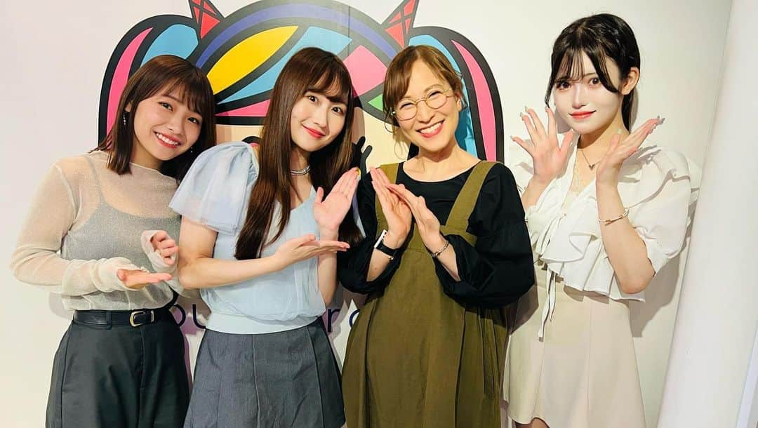 鈴木杏樹のインスタグラム：「渋谷クロスFM✨ 「矢倉楓子と安田叶のKawaii Land」  生放送でしたっ！  ガラスの外には たくさんのお客様にもご観覧いただき😍 時にジェスチャーで助け舟を出してくださったり🙏 どうもありがとうございました‼️  楽しかったですっ！！！  矢倉楓子ちゃんとは 今回の映画『ARAKAWA UNDER9』で 共演していますっ❣️  まさかの関西のご出身で💕 今夜は関西弁つられました🤭笑  #鈴木杏樹#AnjuSuzuki  #渋谷クロスfm  #矢倉楓子 ちゃん #安田叶 ちゃん #佐久間はな ちゃん #ARAKAWAunder9 #渋谷  #生放送」