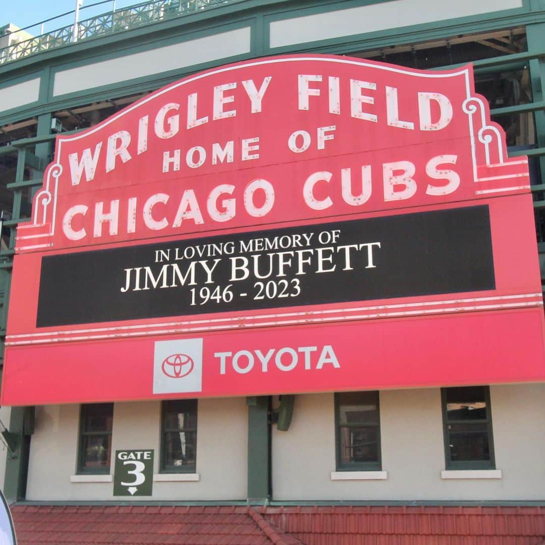 シカゴ・カブスさんのインスタグラム写真 - (シカゴ・カブスInstagram)「We are deeply saddened by the passing of legendary musician and Cubs fan Jimmy Buffett.  Thank you for introducing Wrigley Field to the world as a concert venue.  The Cubs organization sends its sincere condolences to Buffett's family, friends and fans.」9月2日 23時35分 - cubs