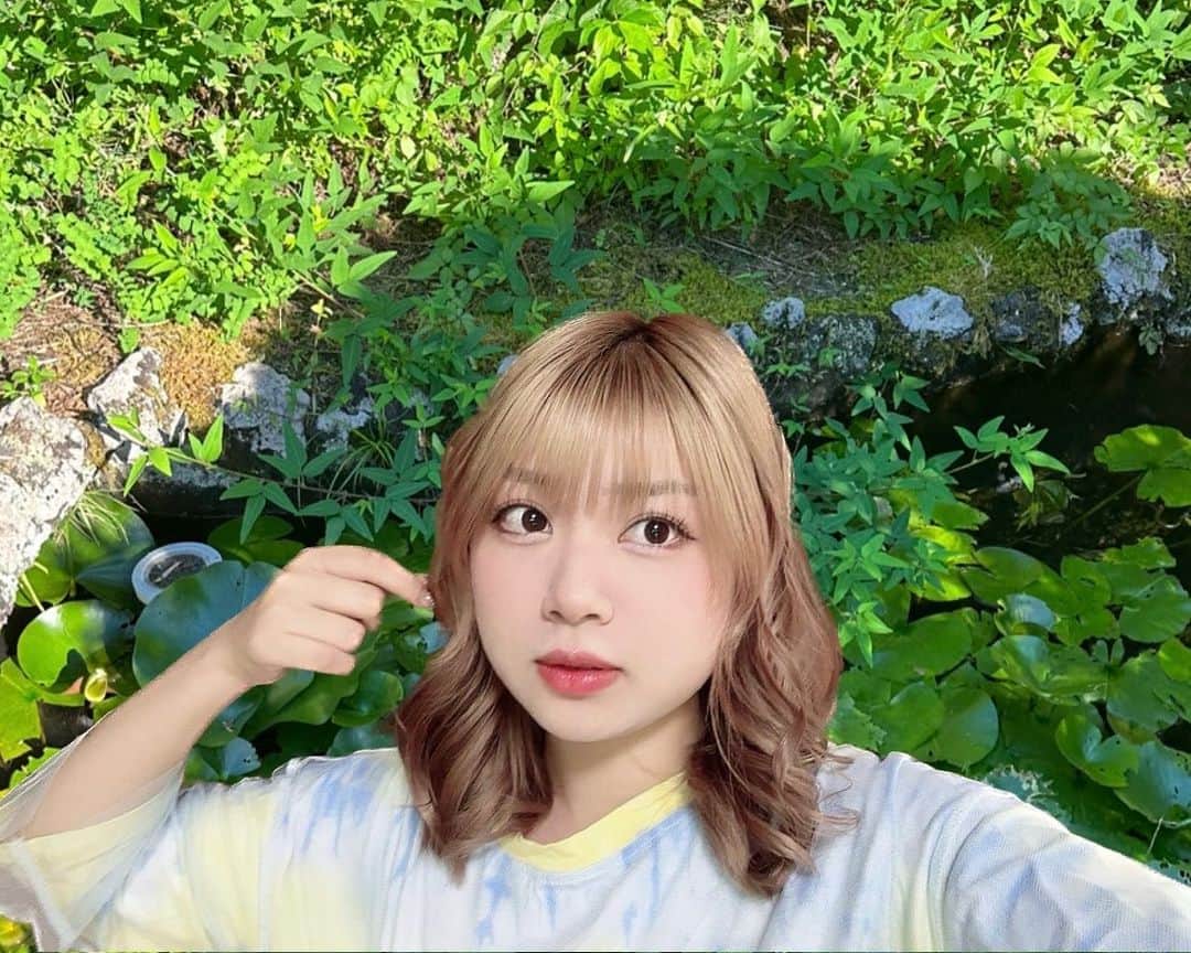 のインスタグラム：「ばいばーい18歳  期待しか待ってない未来だから たのしむっちゃむね〜  出会ってくれたみんなありがとっ 18歳結構好きだったよ🥰  #18 #18歳 #髪切った」