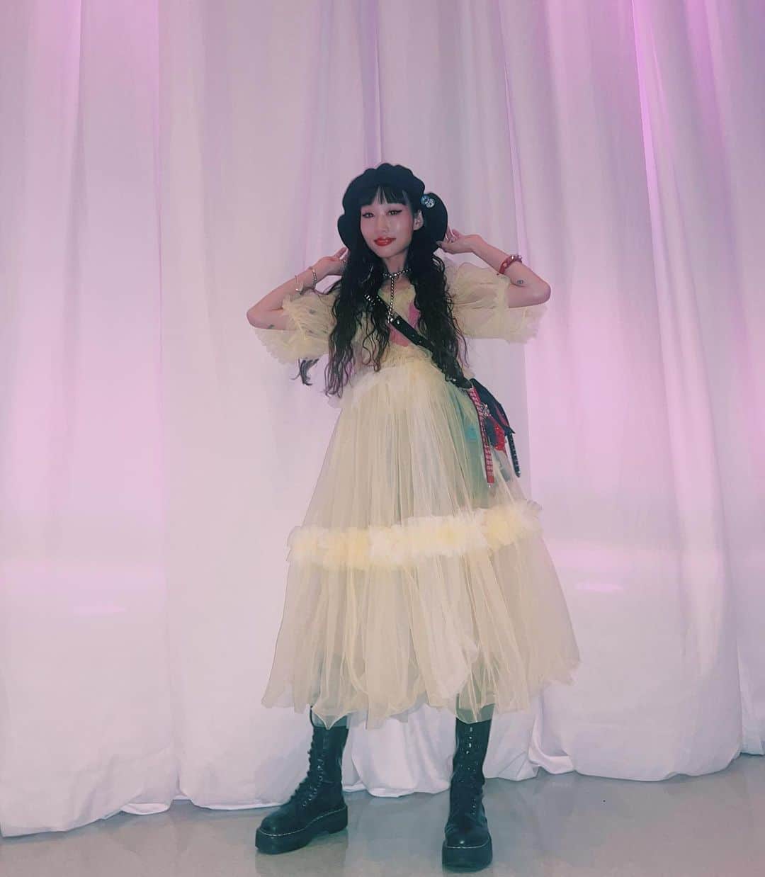 のインスタグラム：「. @vivianostudio  @vivianosue  お洋服は勿論、演出もヘアメイクも全てが宝石みたいに可愛く、トキメク、コレクションでした🌹 余韻でフワフワ夢の中〜 皆様も有難うございました💖 楽しかったです！」