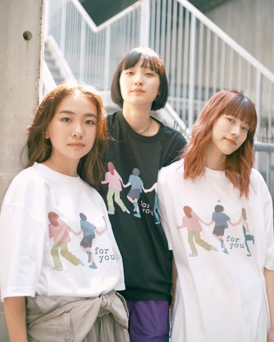 Chilli Beans.さんのインスタグラム写真 - (Chilli Beans.Instagram)「[for you TOUR Goods🛒] T-shirt (Oatmeal , Black & Classic Blue＊) Big T-shirt (White & Black) ＊Club Beans. Members Only  ＊Size (T-shirt) Moto：M size , Maika：L size , Lily ：XL size  Designed by @iiikesan , @hanaf_tialt  Photo by @39tats」9月2日 23時44分 - chillibeansmusic