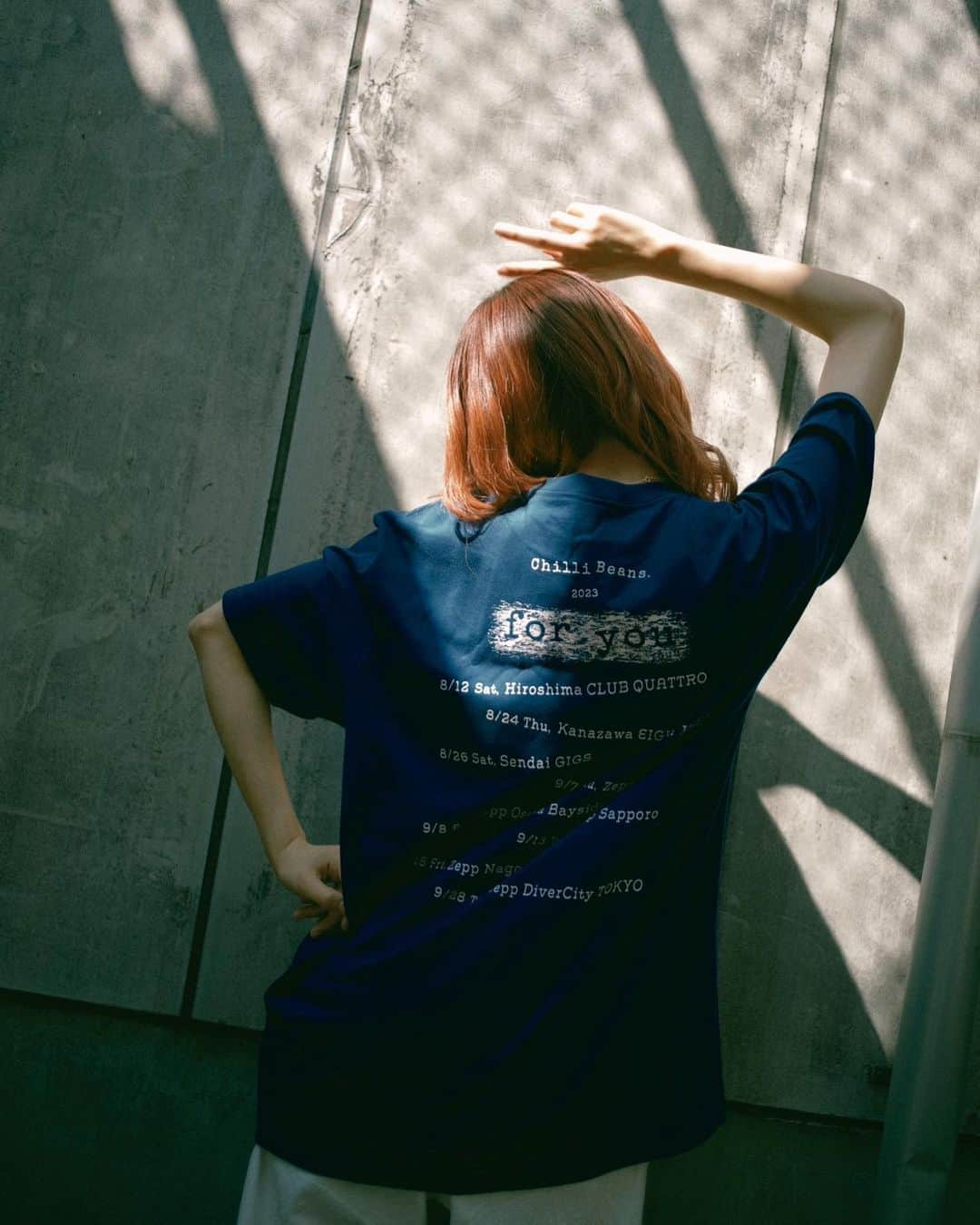 Chilli Beans.さんのインスタグラム写真 - (Chilli Beans.Instagram)「[for you TOUR Goods🛒] T-shirt (Oatmeal , Black & Classic Blue＊) Big T-shirt (White & Black) ＊Club Beans. Members Only  ＊Size (T-shirt) Moto：M size , Maika：L size , Lily ：XL size  Designed by @iiikesan , @hanaf_tialt  Photo by @39tats」9月2日 23時44分 - chillibeansmusic