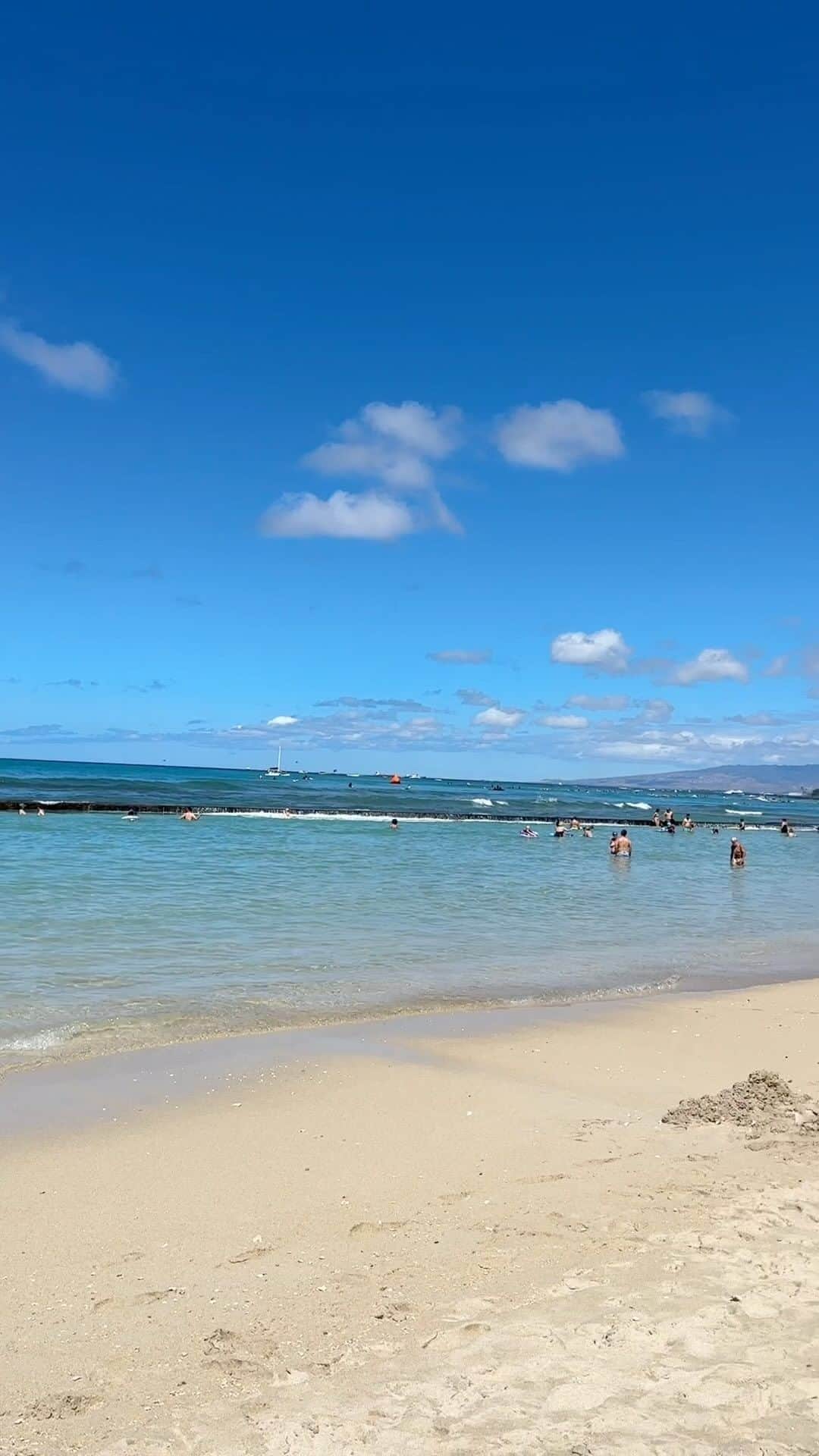 清水麻椰のインスタグラム：「#Hawaii #oafuisland #honolulu  #サタプラ #試してランキング #海外調査 🏄‍♀️🌴🌺🌋🐋🌈」