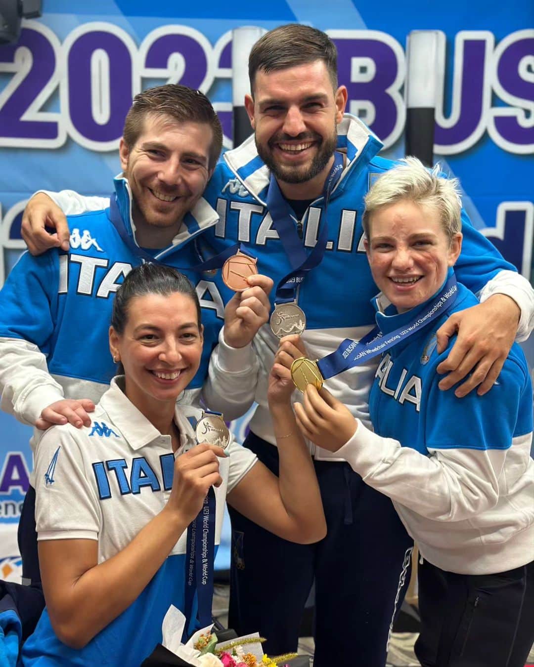 ベアトリーチェ・ヴィオのインスタグラム：「Great collection of medals today at the World Cup in Busan, South Korea 🤺🇮🇹🥇🥈🥈🥉😍  Next stop 🔜 the World Championship in Terni.  In exactly one month...  Can't wait for it! 🤩」