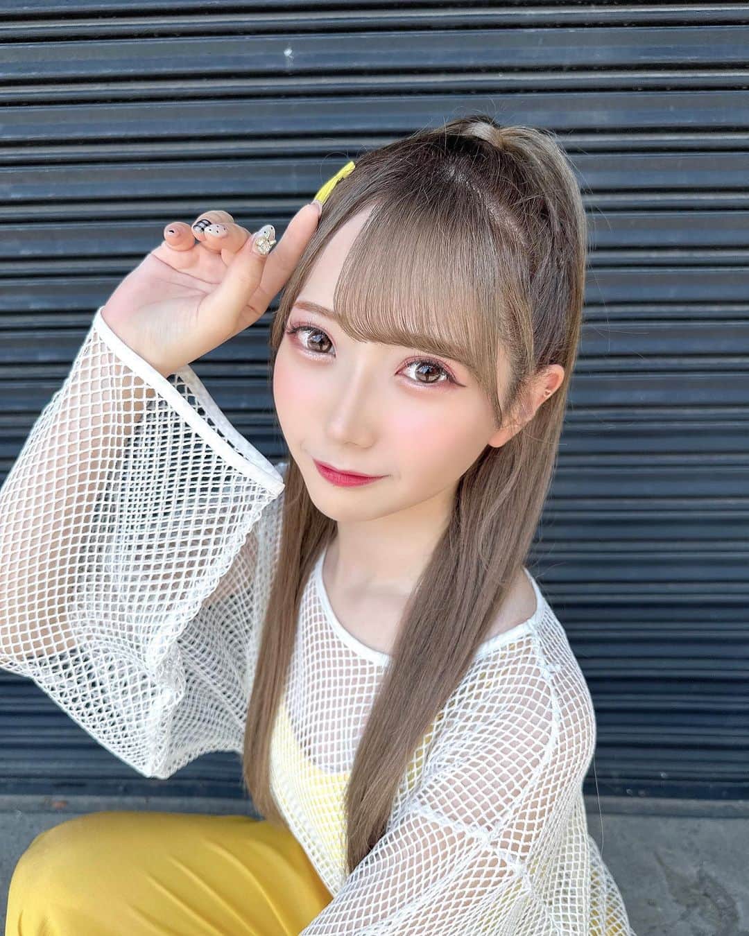 のインスタグラム：「🧸⭐️  「フロアキラー」MV公開されました🎶  きらりんセンターの超ばちばちダンスナンバーです！！ 早くライブで踊りたいってもうそんな気持ちになってる💭  黄色のノイミーちゃんも新鮮で凄くうれしかったです💫 たくさん観て聴いて、すきポイントみつけてほしいな〜❤︎  .  今回ははじめて高めストレートハーフアップしてみたです どうかなどうかな…！！( またいつかやりたいです〜！)」